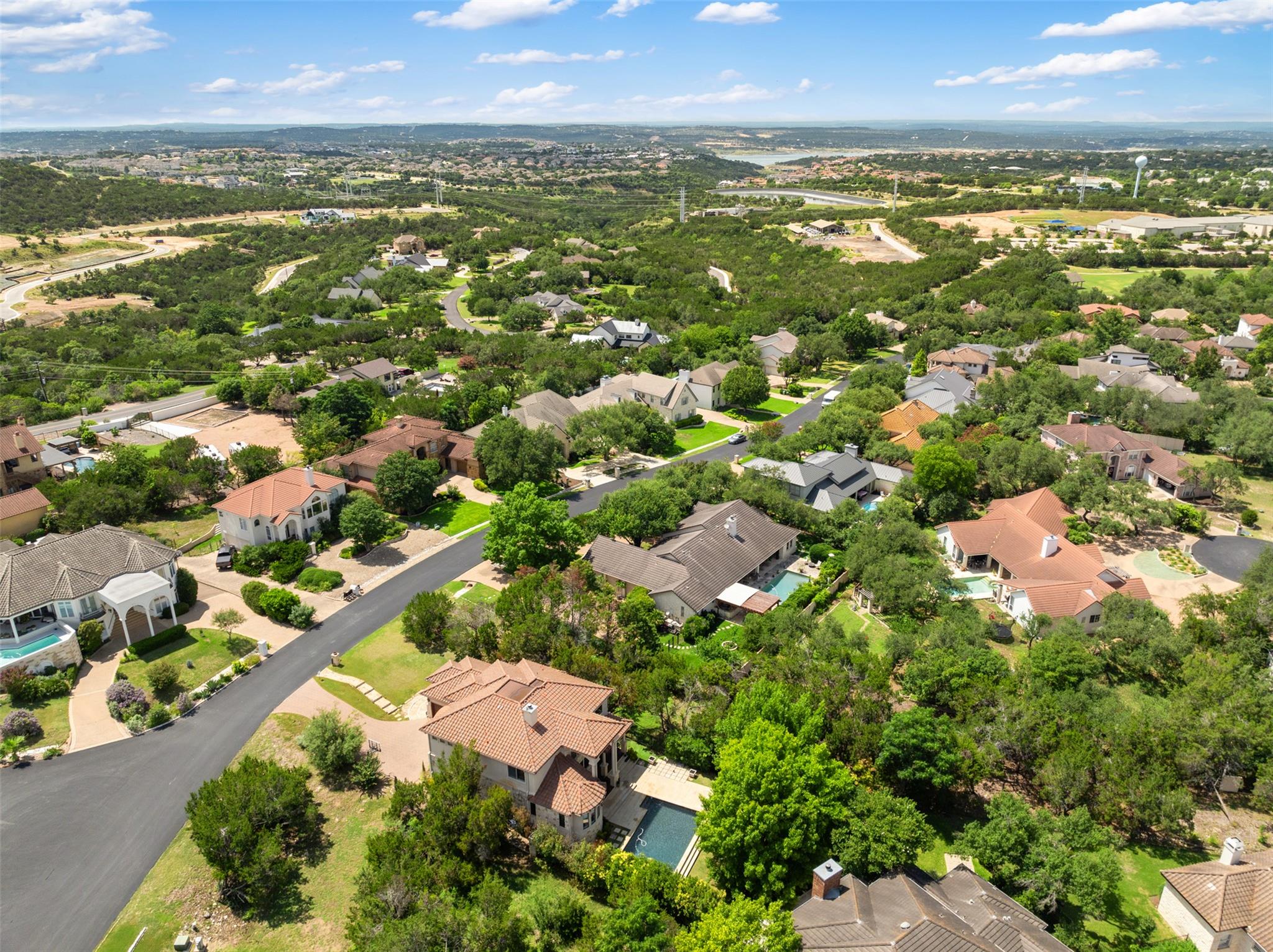 27 Autumn Oaks Dr, The Hills, TX 78738