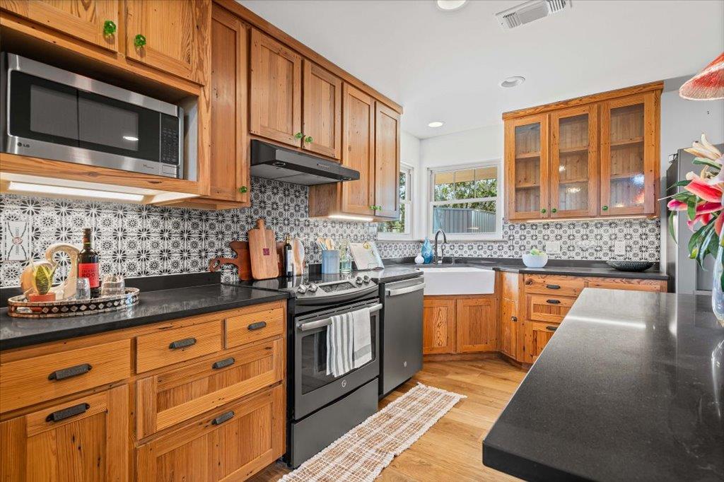 200 Raeford Xing, Dripping Springs, TX 78620