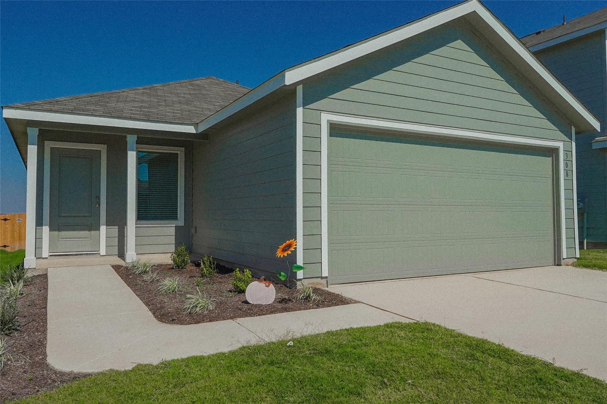 308 Cowpoke Dr, Jarrell, TX 76537