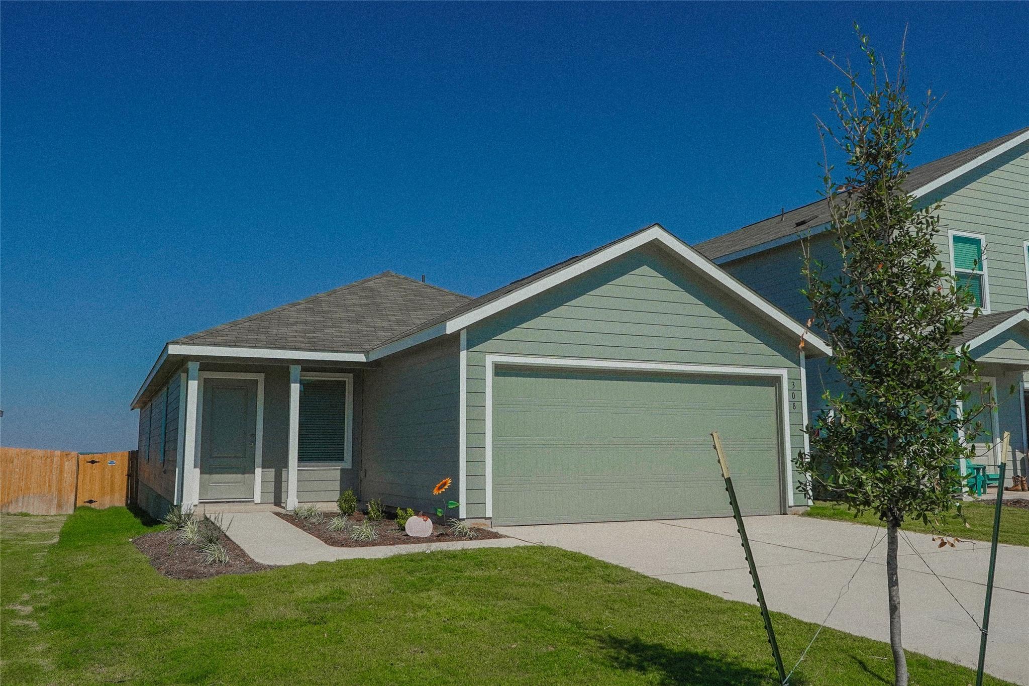 308 Cowpoke Dr, Jarrell, TX 76537