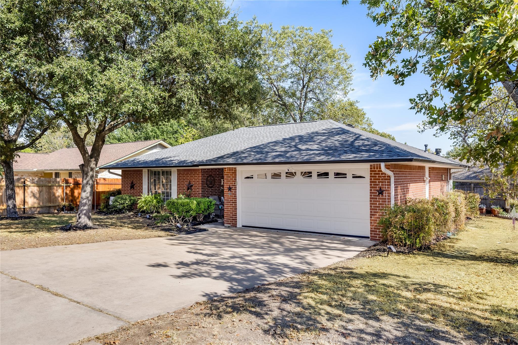 10103 Oak Hollow Cir, Austin, TX 78758