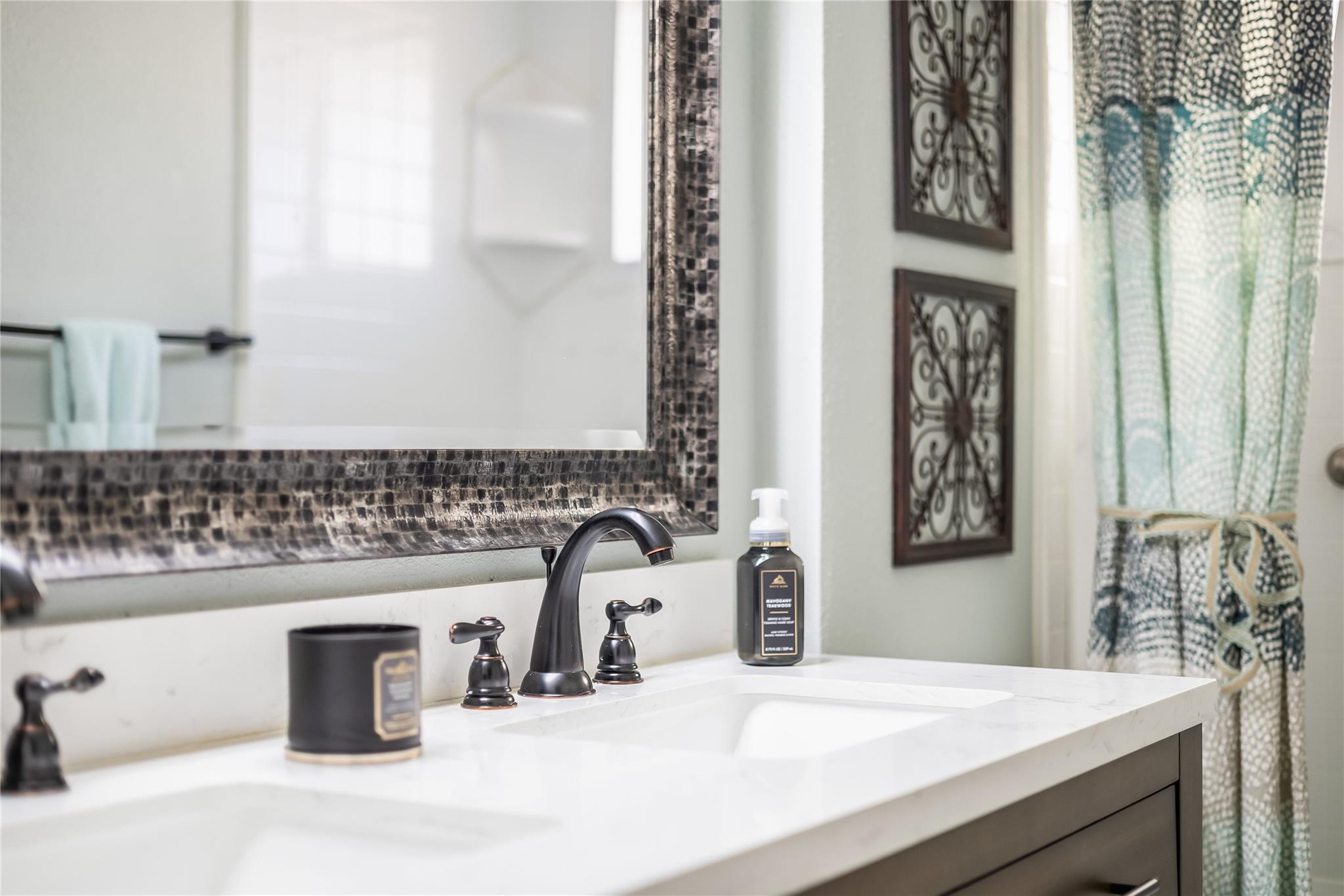 10103 Oak Hollow Cir, Austin, TX 78758