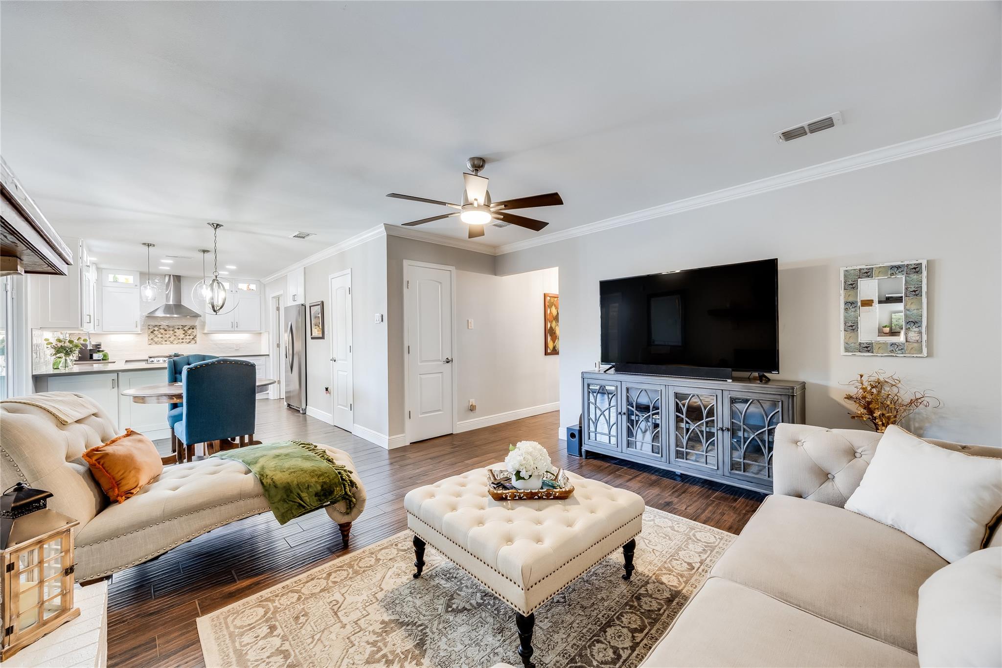 10103 Oak Hollow Cir, Austin, TX 78758