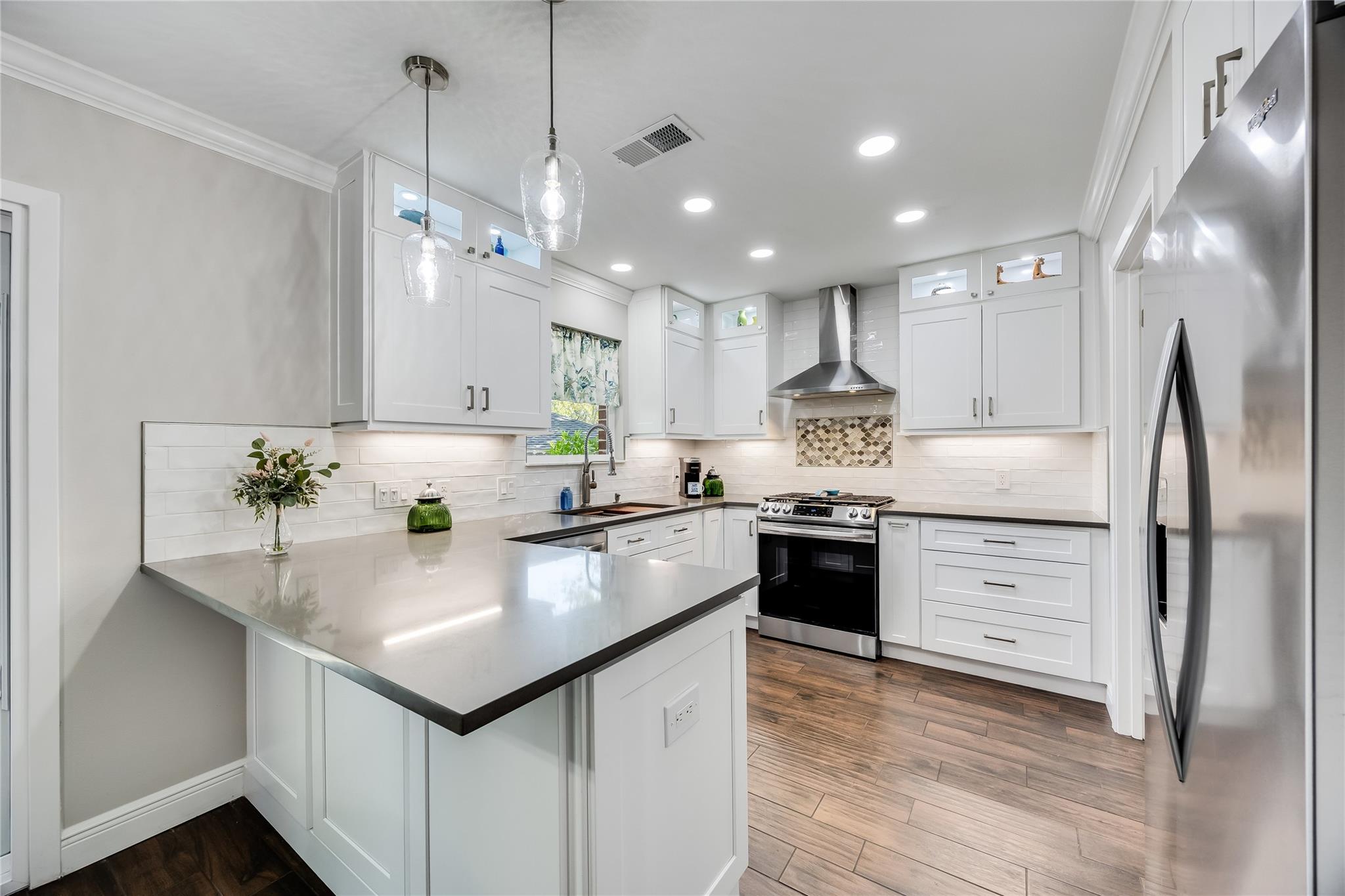 10103 Oak Hollow Cir, Austin, TX 78758