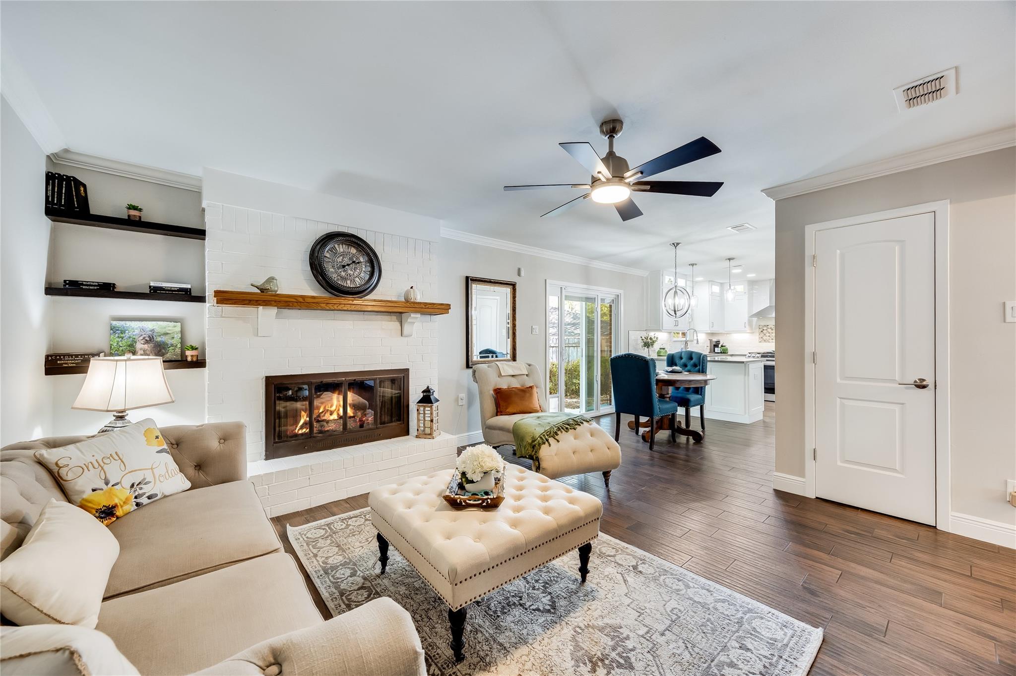 10103 Oak Hollow Cir, Austin, TX 78758