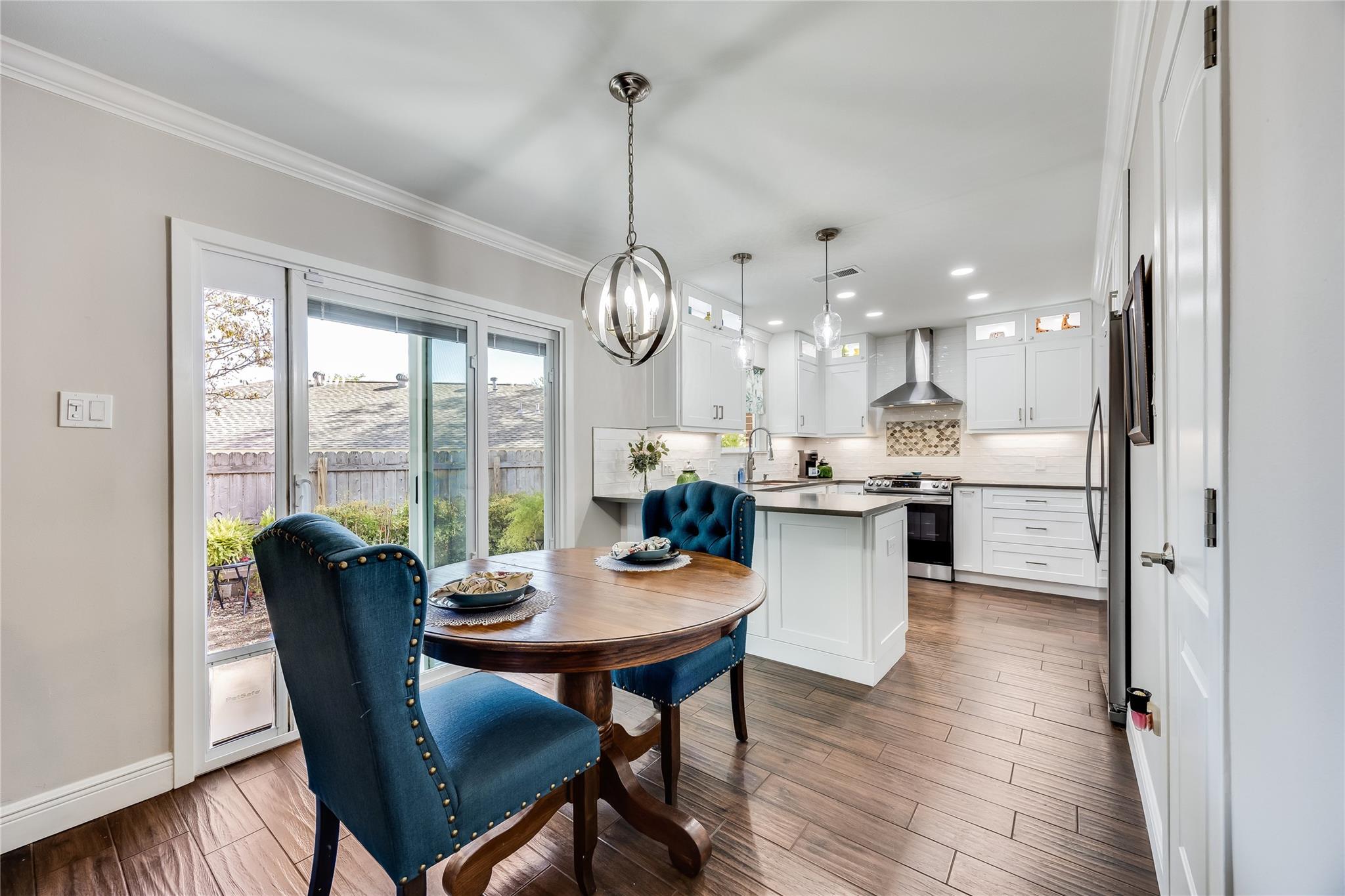 10103 Oak Hollow Cir, Austin, TX 78758