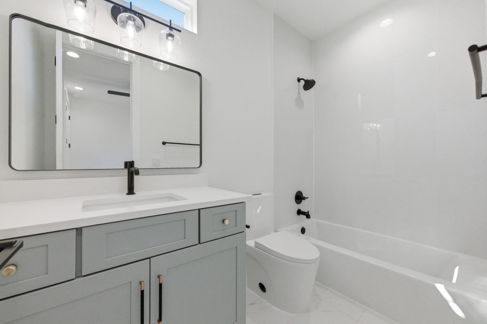 1601 Canterbury St # 2, Austin, TX 78702