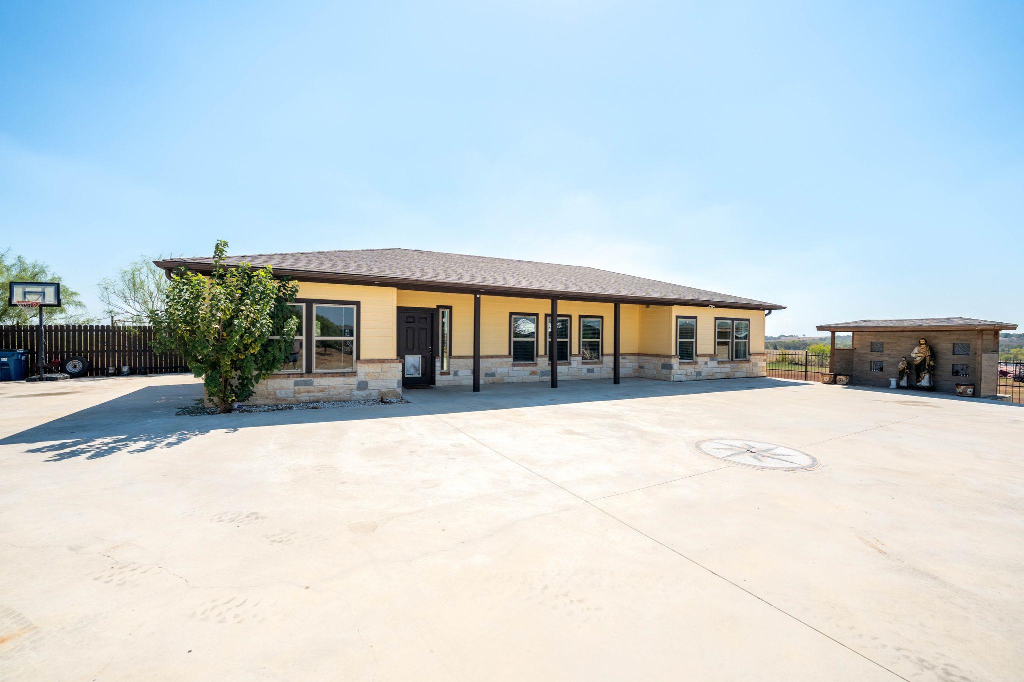 749 El Rey Dr, Kyle, TX 78640