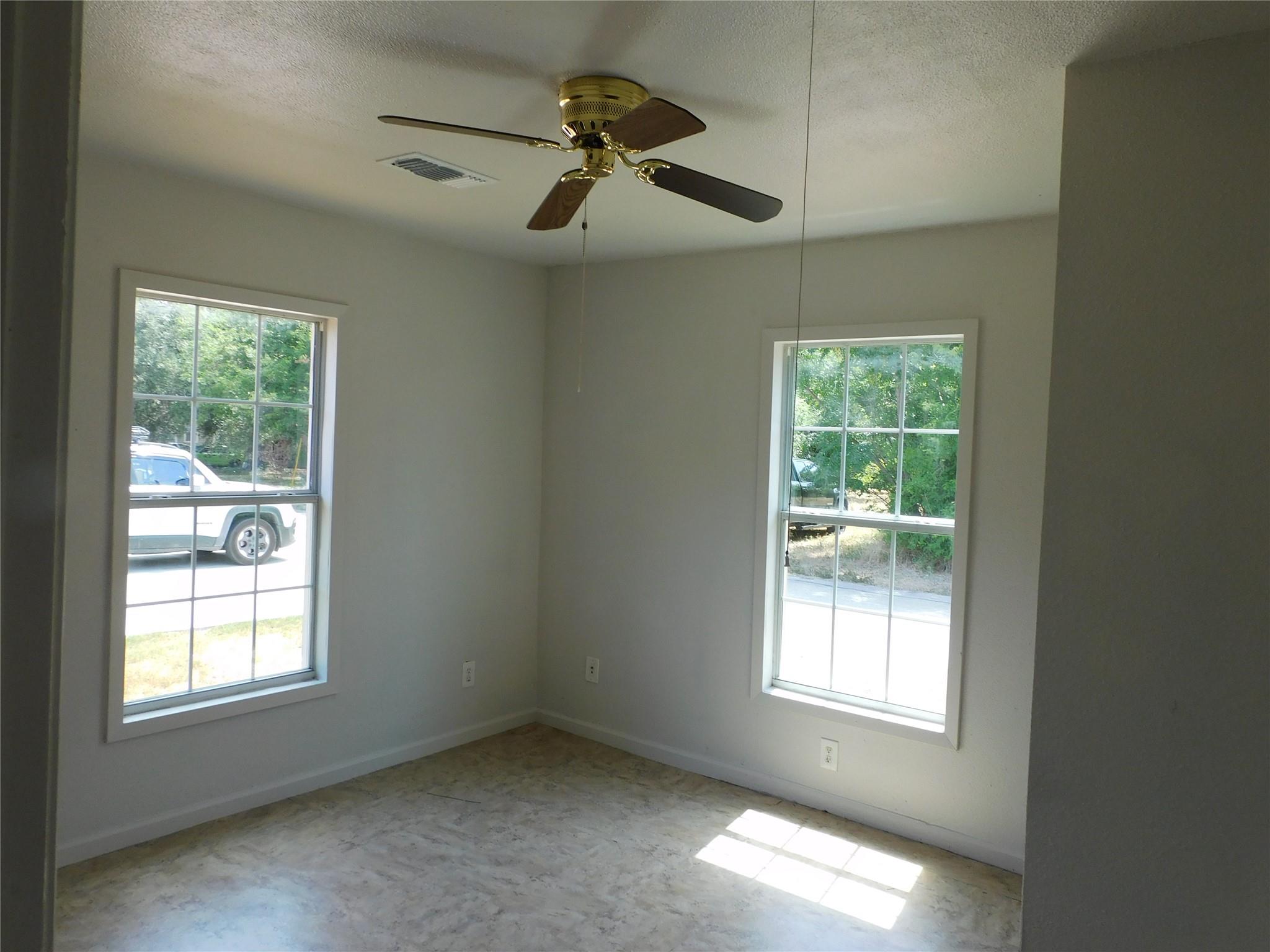 1320 Green St, Lockhart, TX 78644