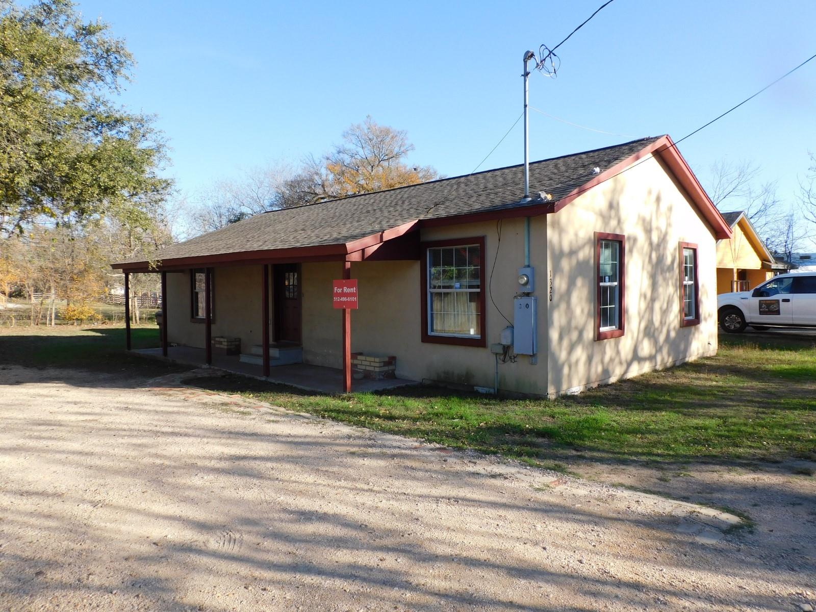 1320 Green St, Lockhart, TX 78644