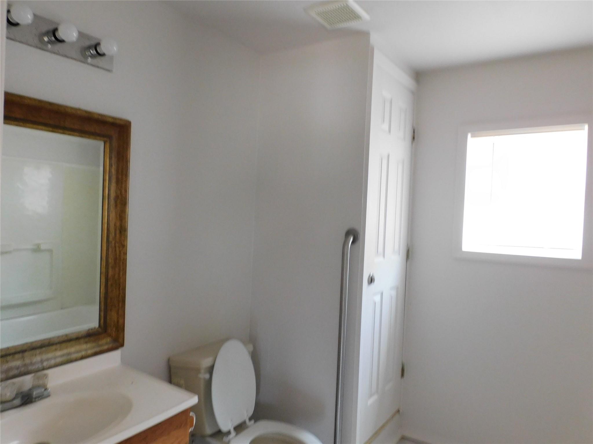 1320 Green St, Lockhart, TX 78644