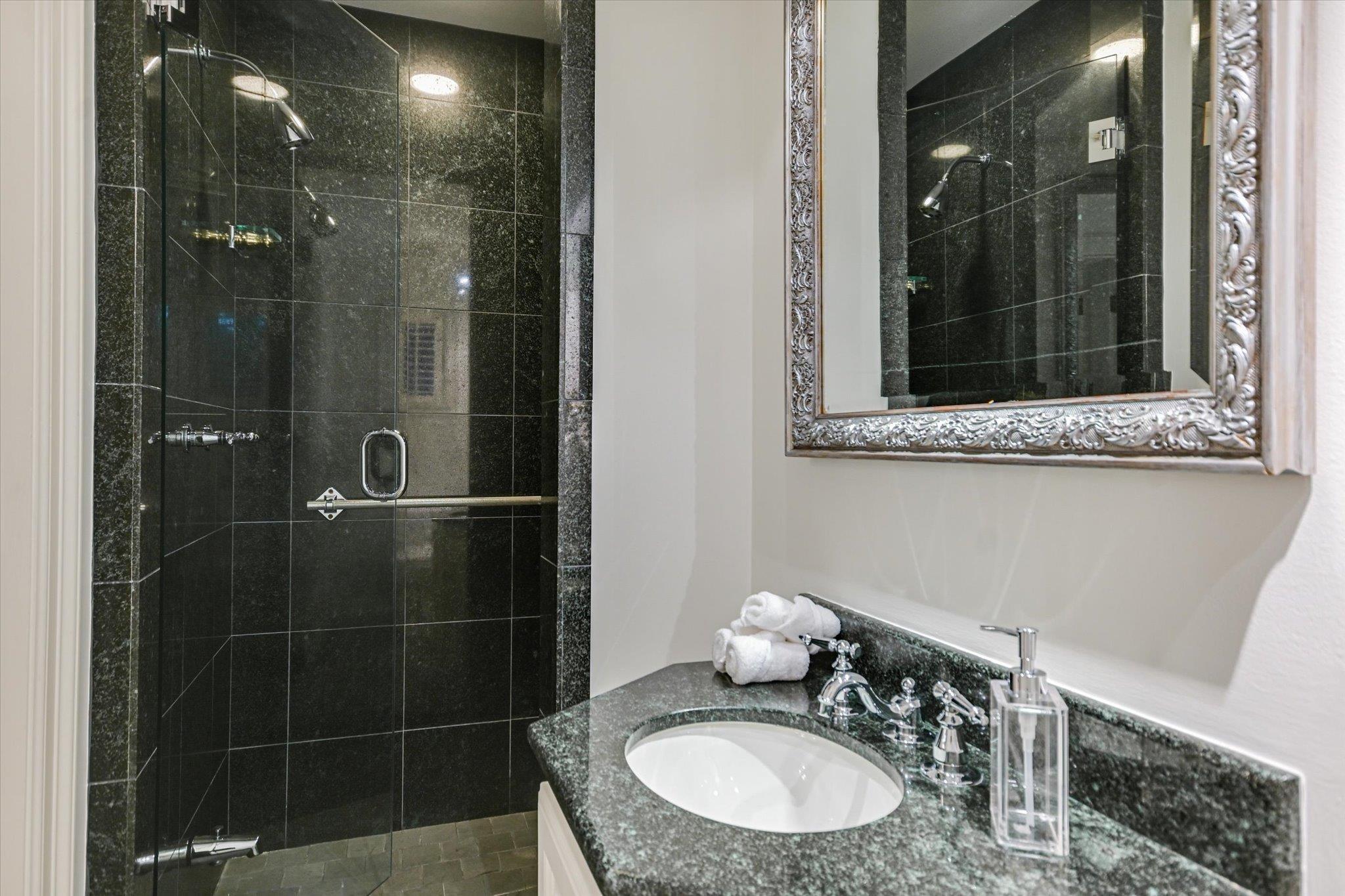 1304 Gaston Ave, Austin, TX 78703