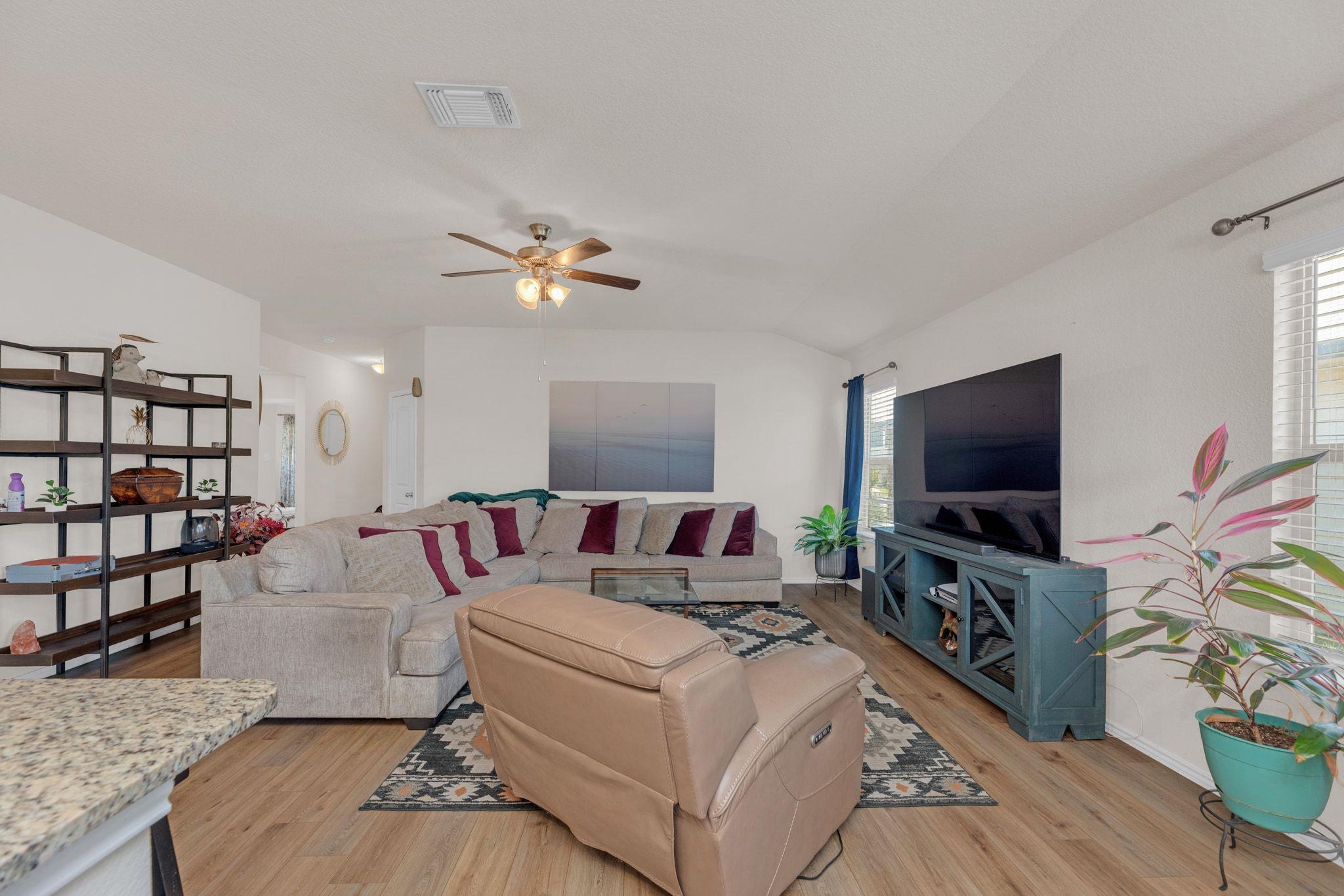 1704 T H Johnson Dr, Taylor, TX 76574