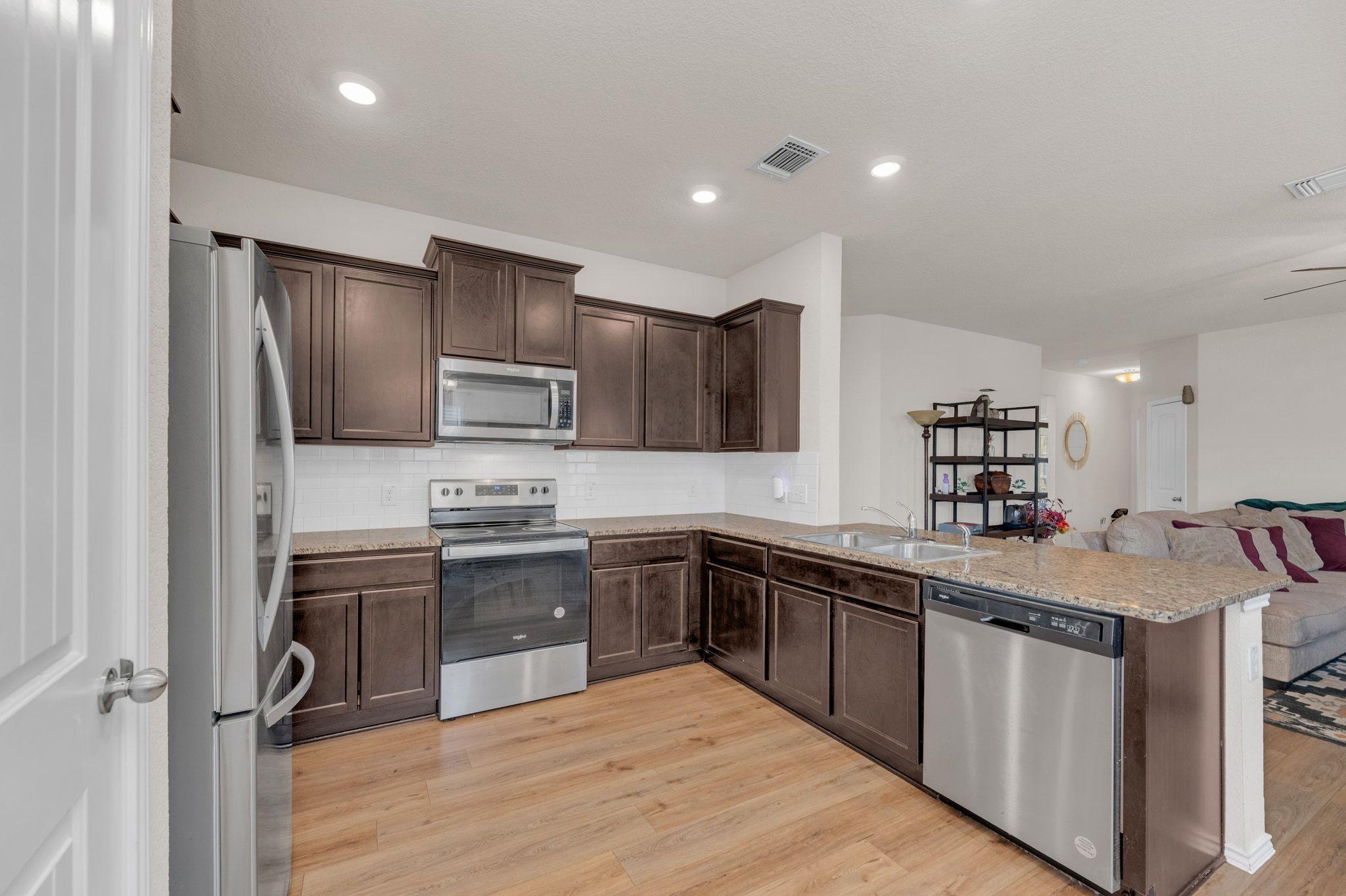 1704 T H Johnson Dr, Taylor, TX 76574