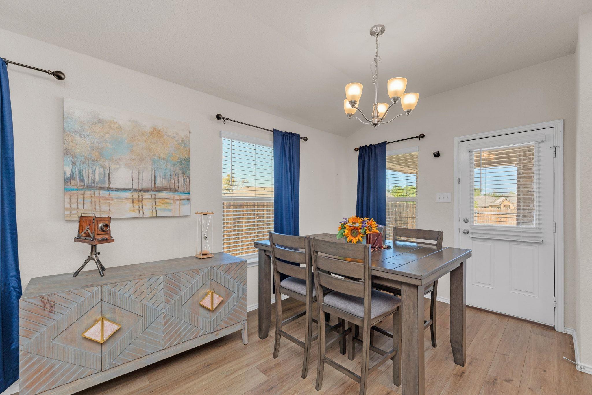 1704 T H Johnson Dr, Taylor, TX 76574