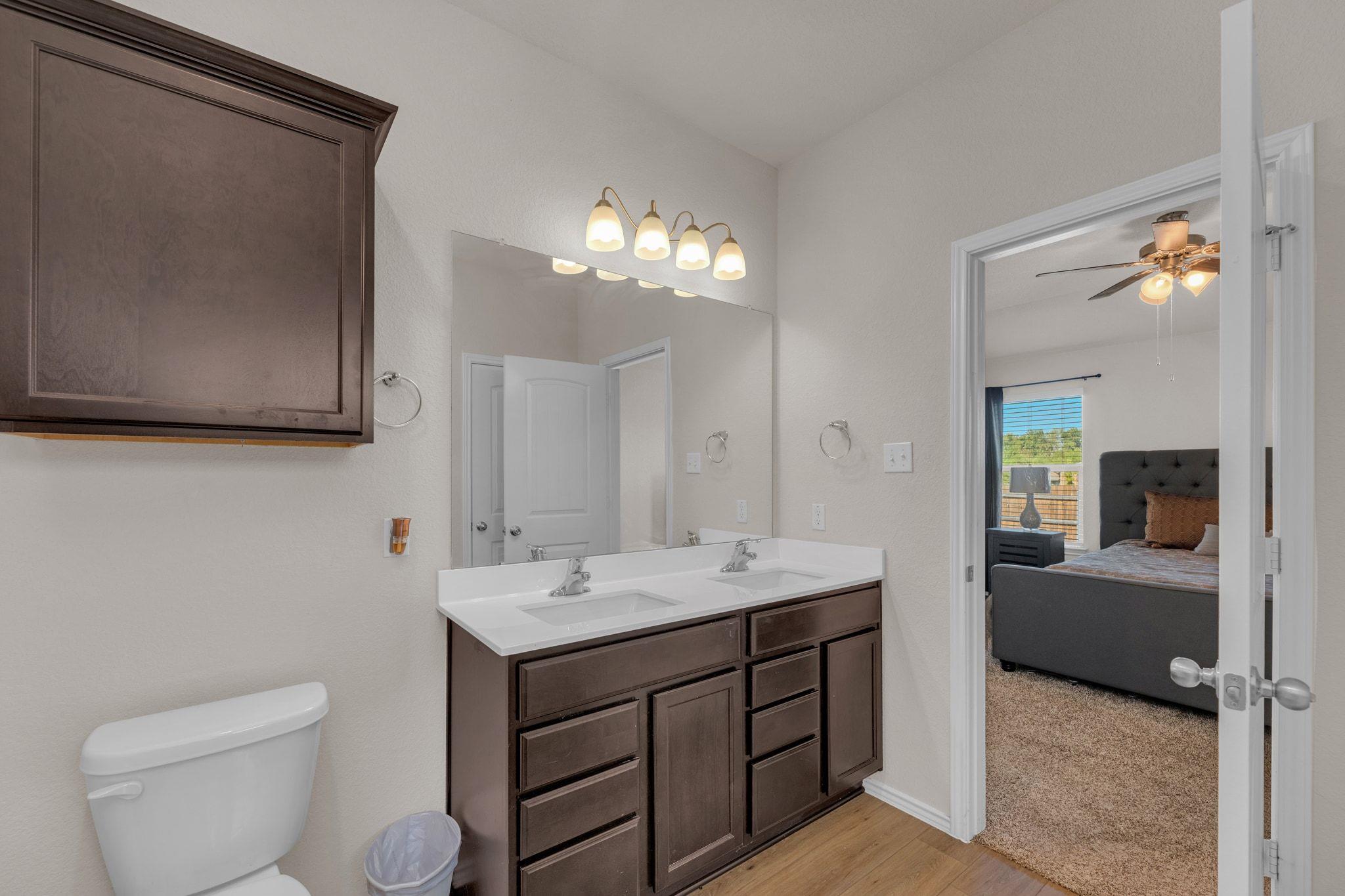 1704 T H Johnson Dr, Taylor, TX 76574