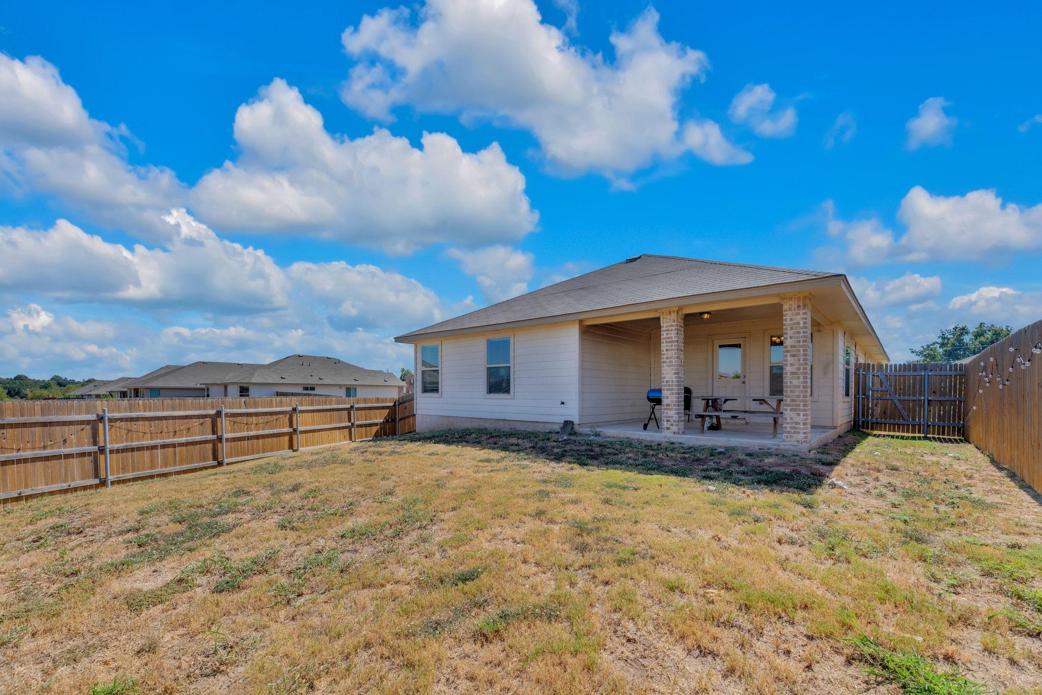 1704 T H Johnson Dr, Taylor, TX 76574