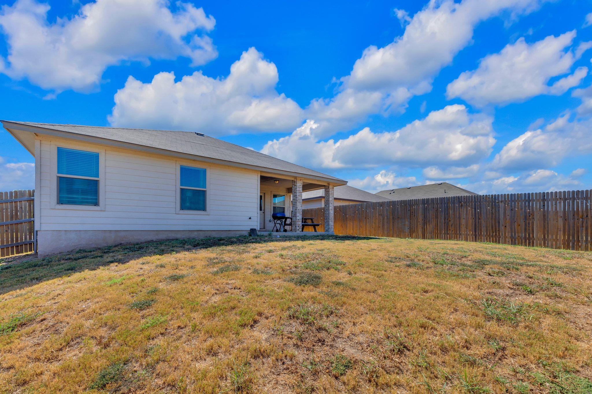 1704 T H Johnson Dr, Taylor, TX 76574