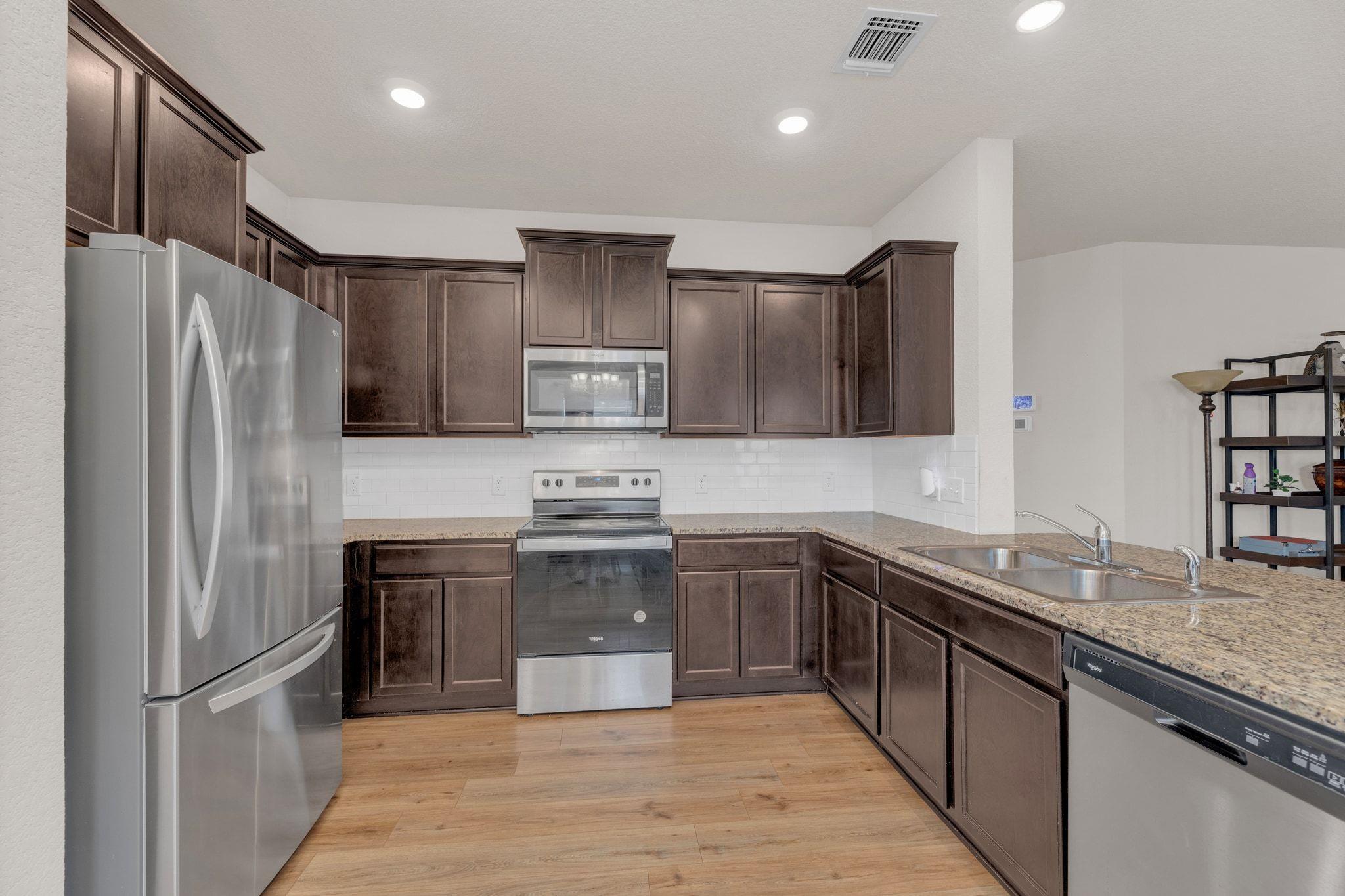 1704 T H Johnson Dr, Taylor, TX 76574