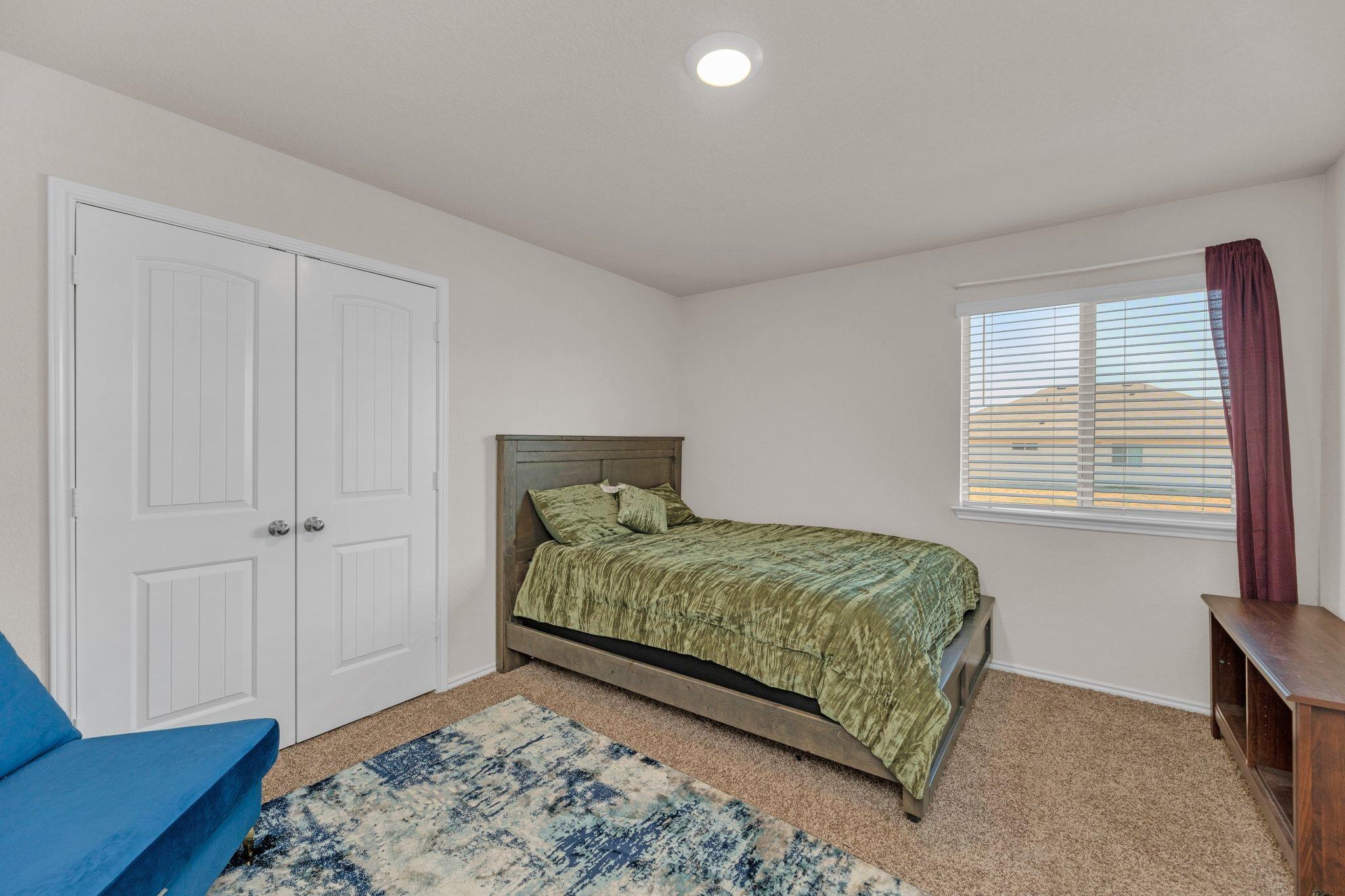 1704 T H Johnson Dr, Taylor, TX 76574