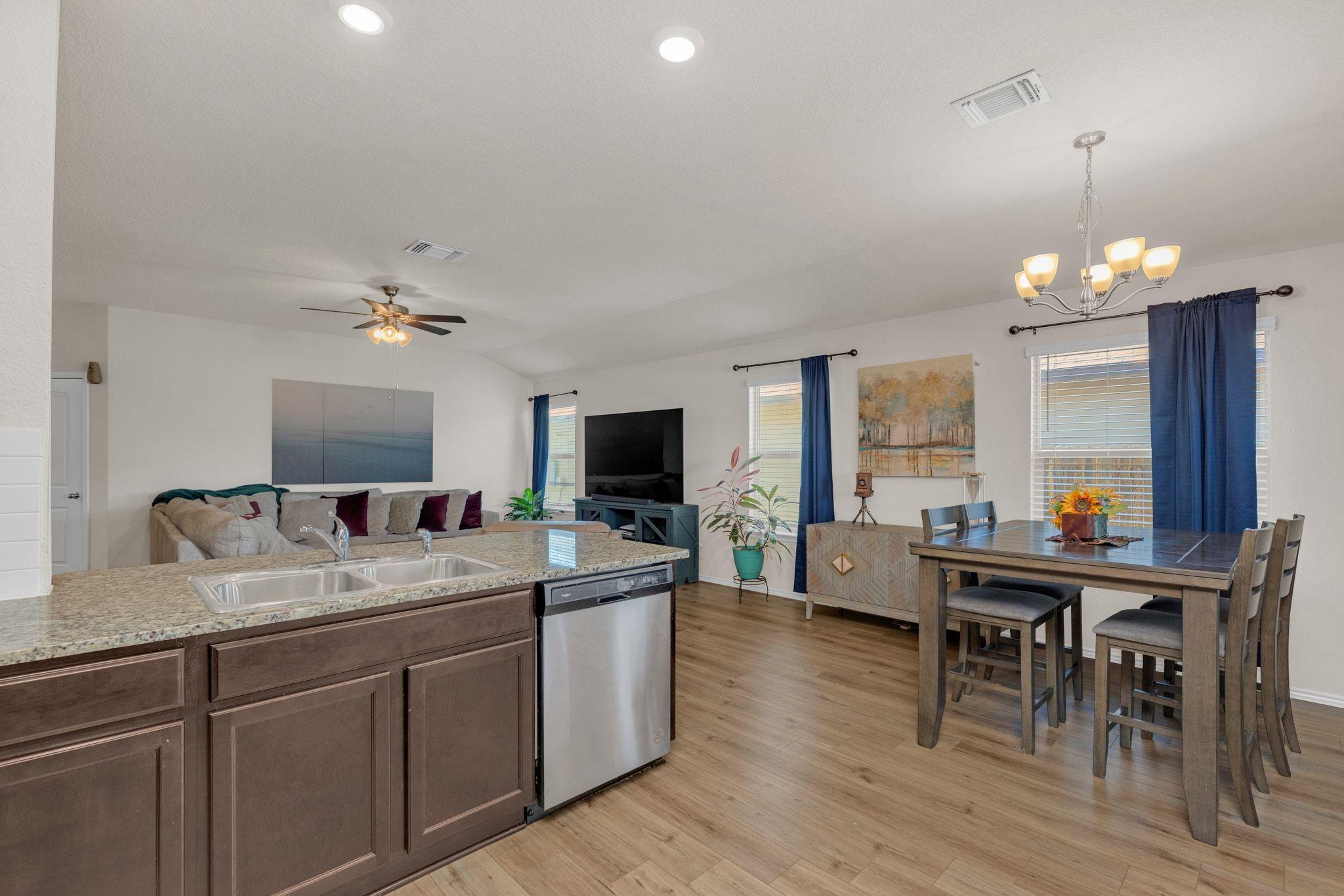 1704 T H Johnson Dr, Taylor, TX 76574