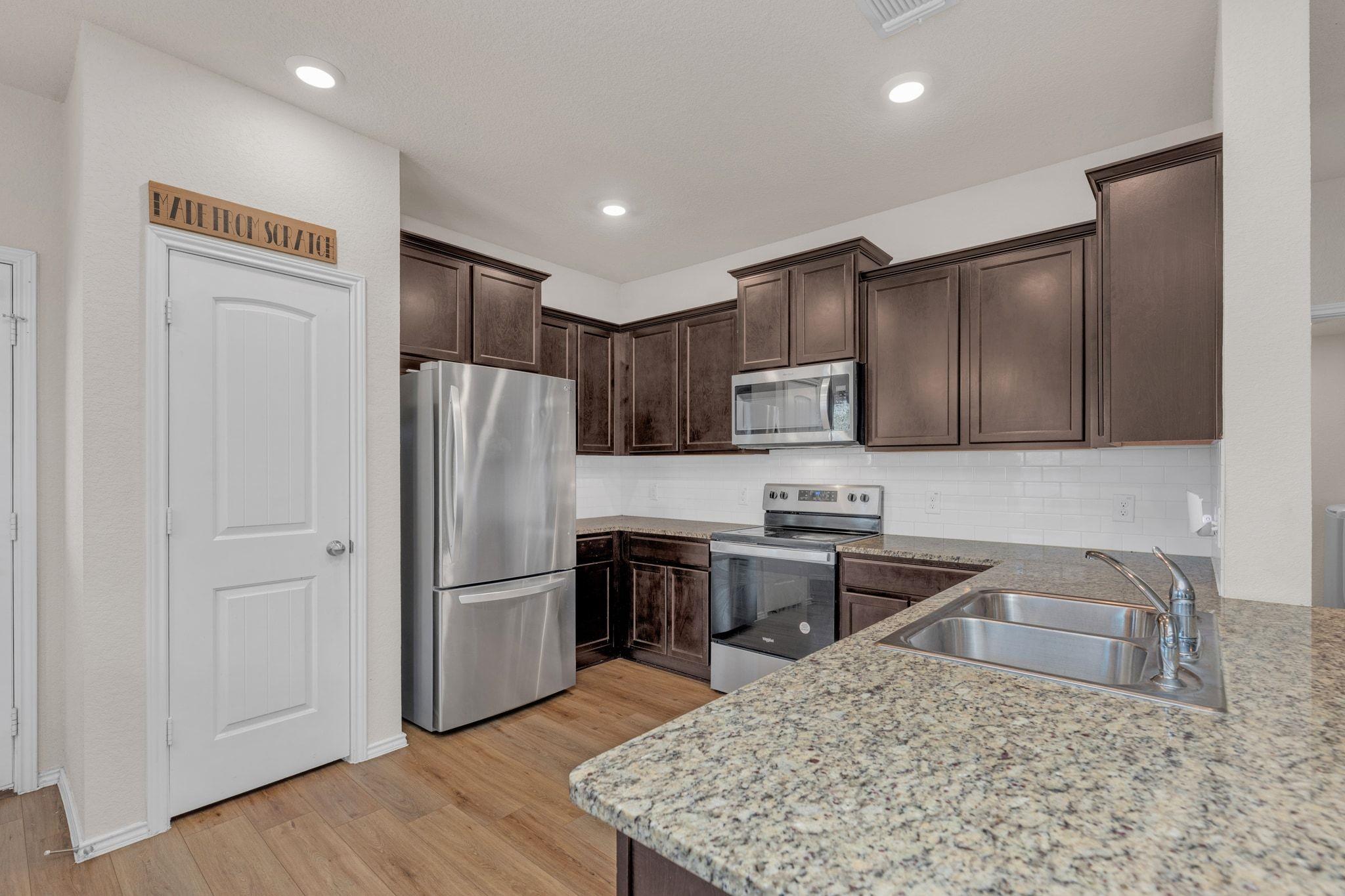 1704 T H Johnson Dr, Taylor, TX 76574