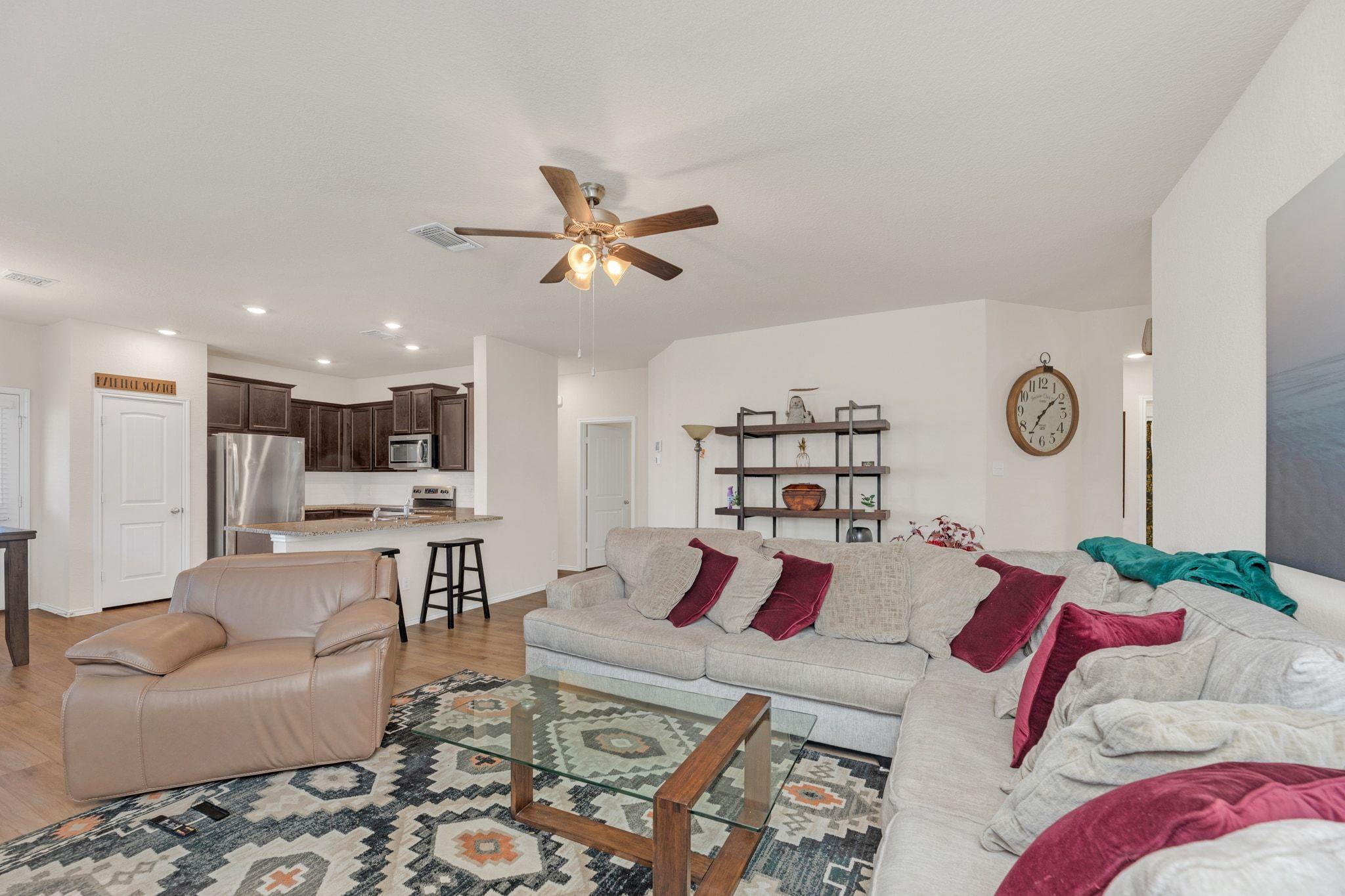 1704 T H Johnson Dr, Taylor, TX 76574