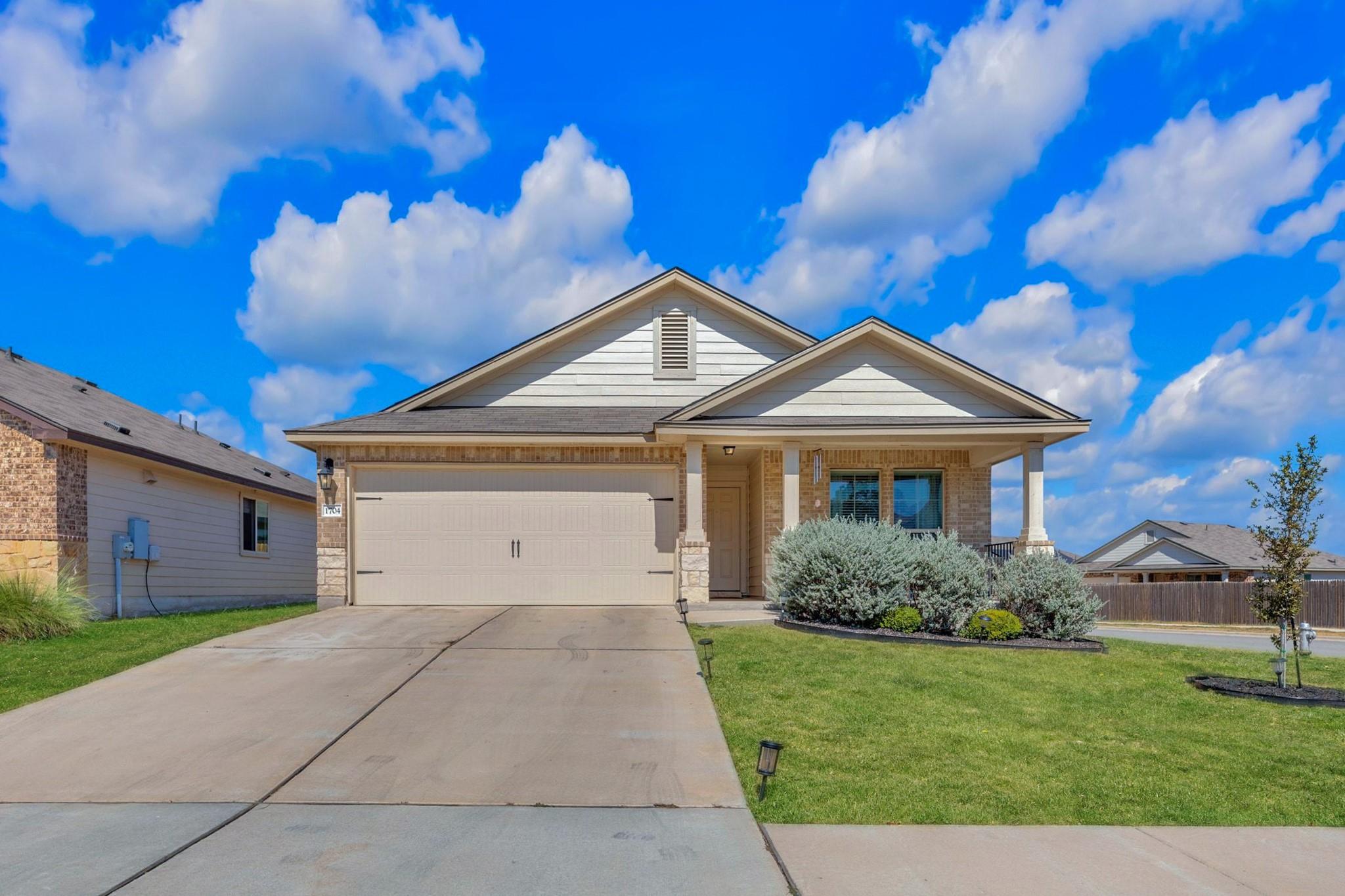 1704 T H Johnson Dr, Taylor, TX 76574