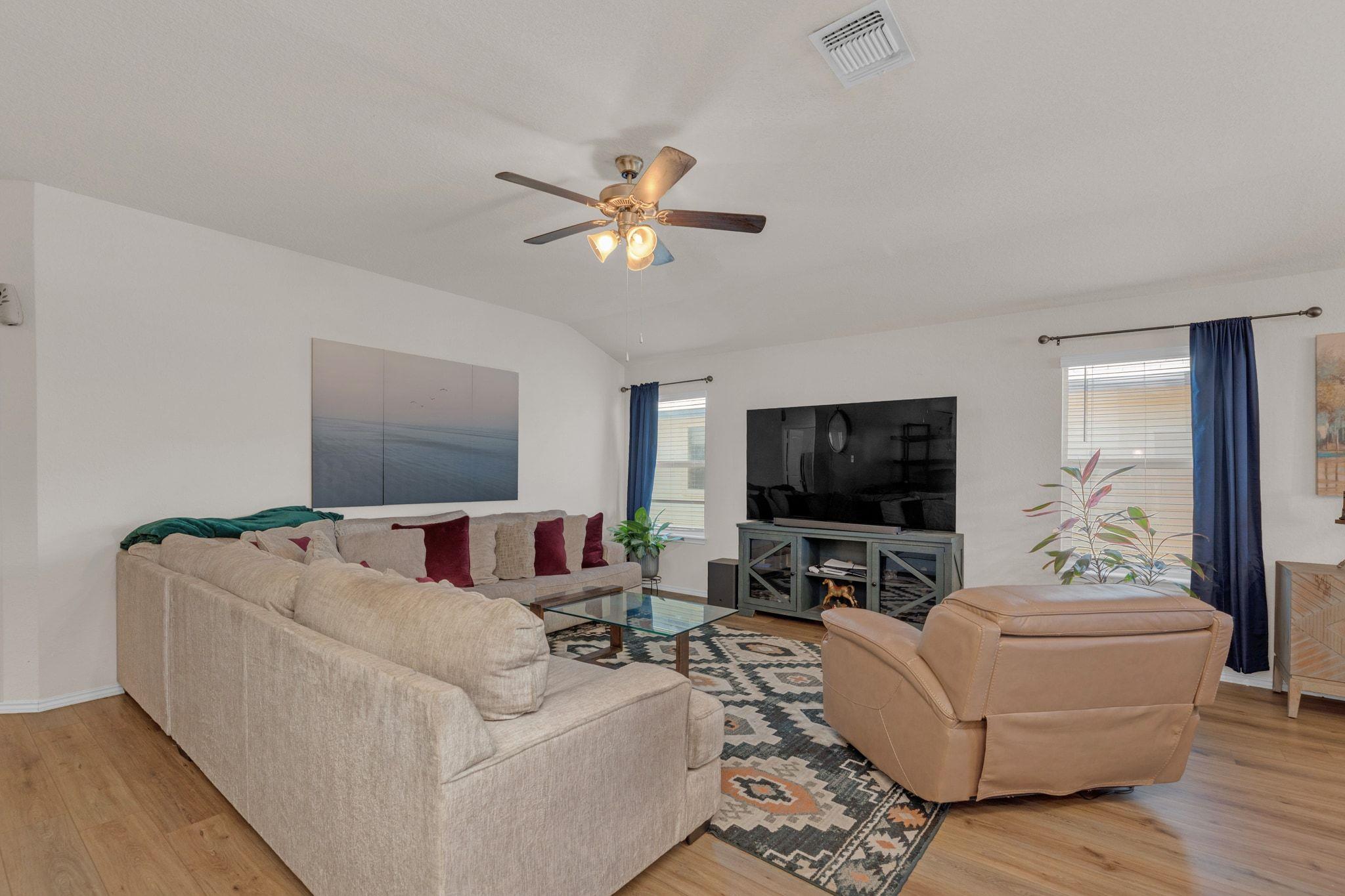 1704 T H Johnson Dr, Taylor, TX 76574