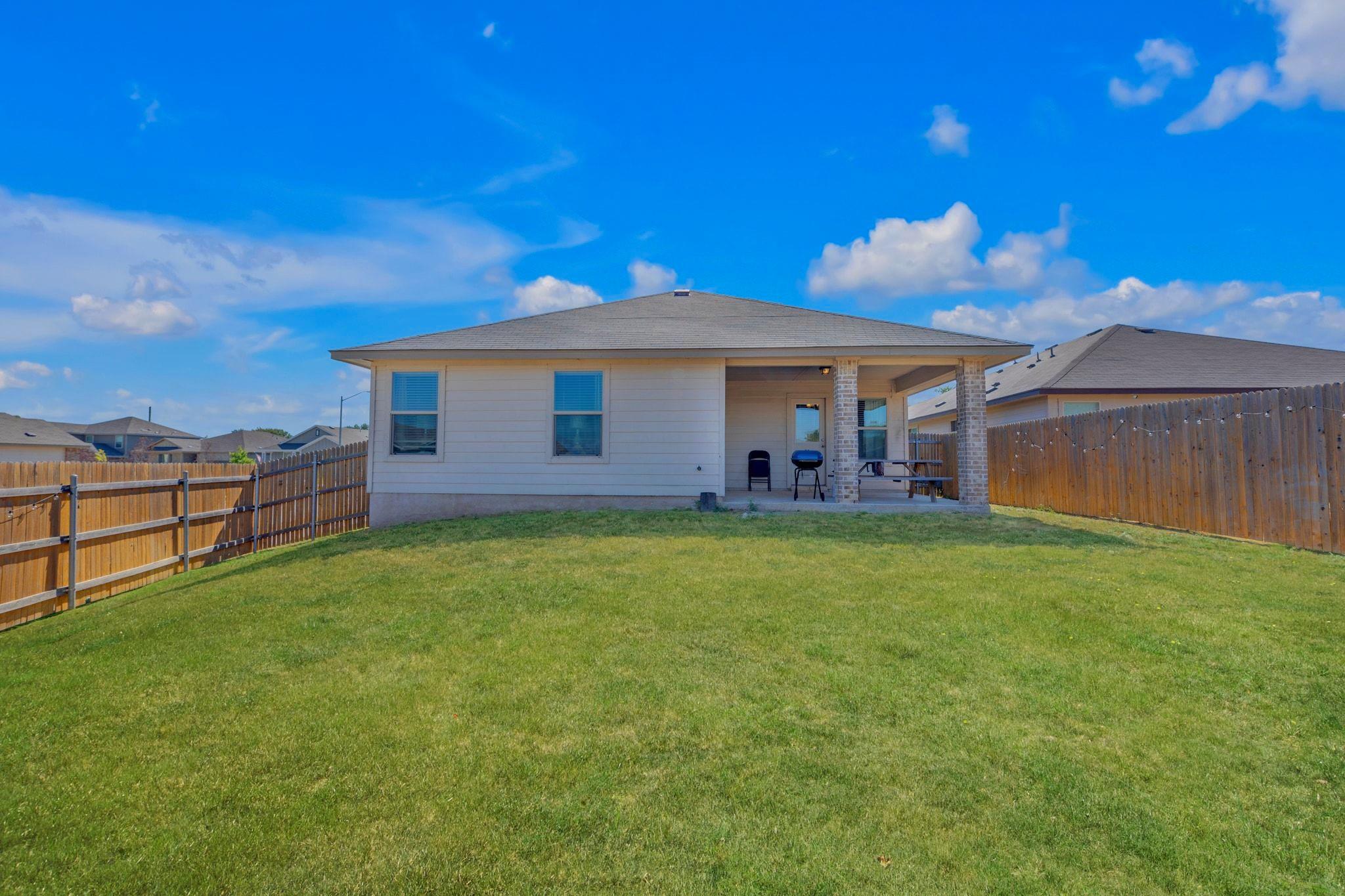 1704 T H Johnson Dr, Taylor, TX 76574