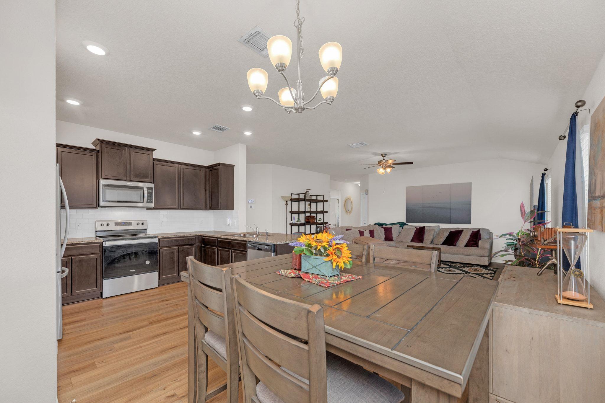 1704 T H Johnson Dr, Taylor, TX 76574