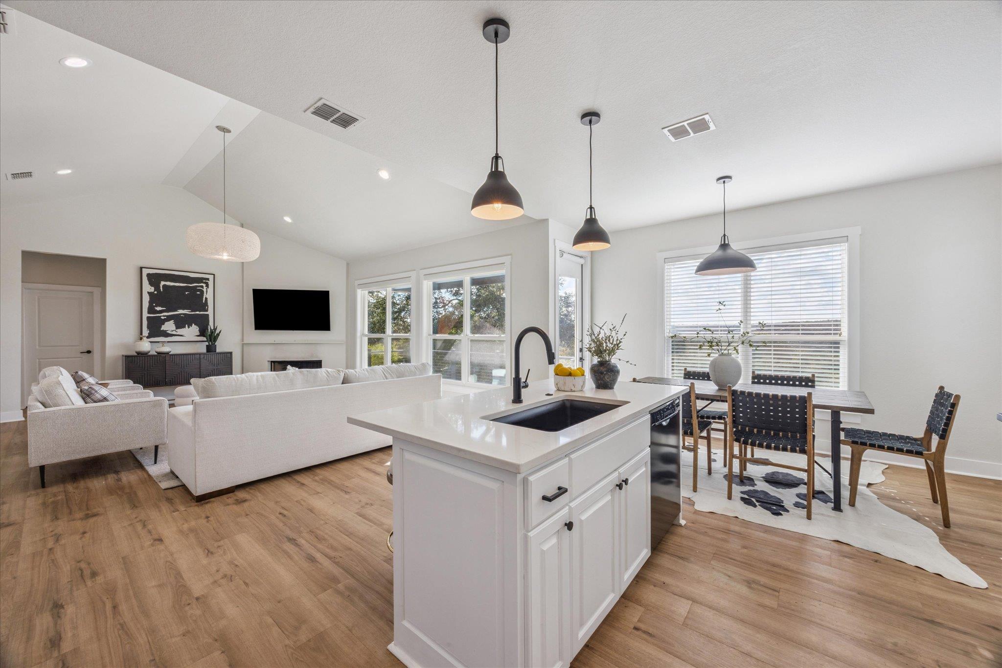 2902 Summit Dr, New Braunfels, TX 78132