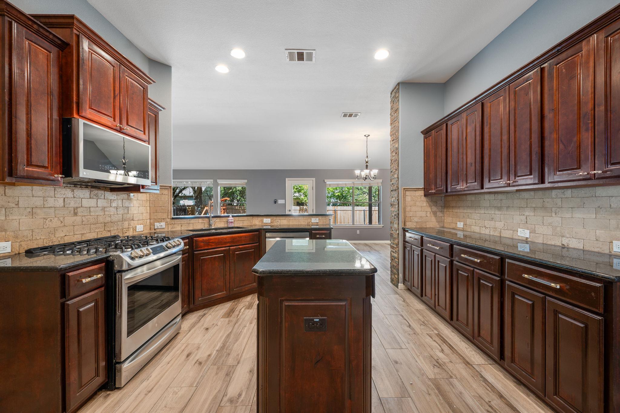 125 Snowdrift Trl, Round Rock, TX 78664