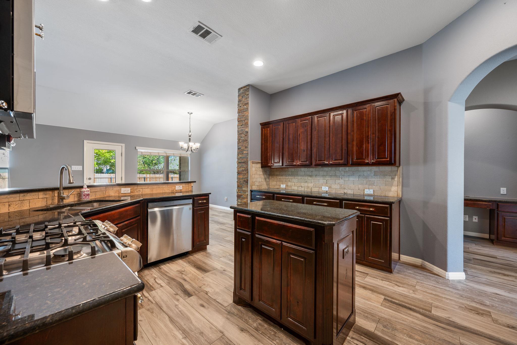 125 Snowdrift Trl, Round Rock, TX 78664