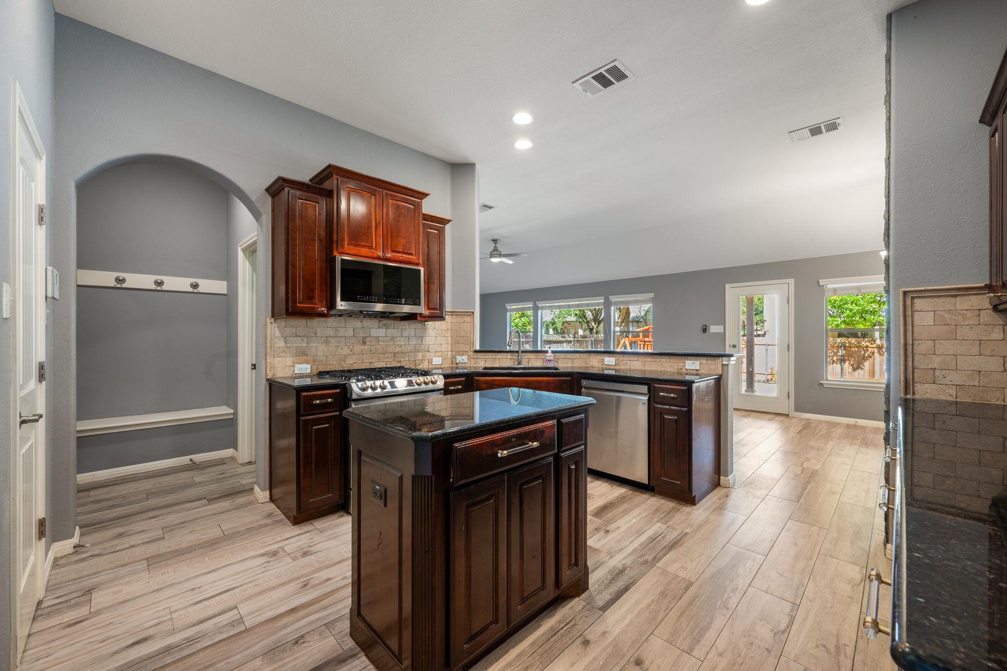 125 Snowdrift Trl, Round Rock, TX 78664