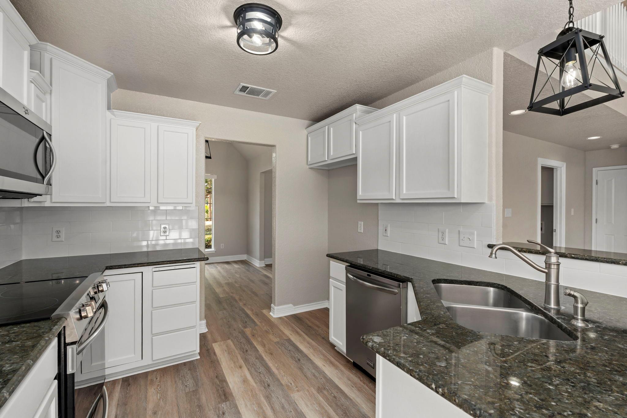 441 Thomas Dr, Martindale, TX 78655