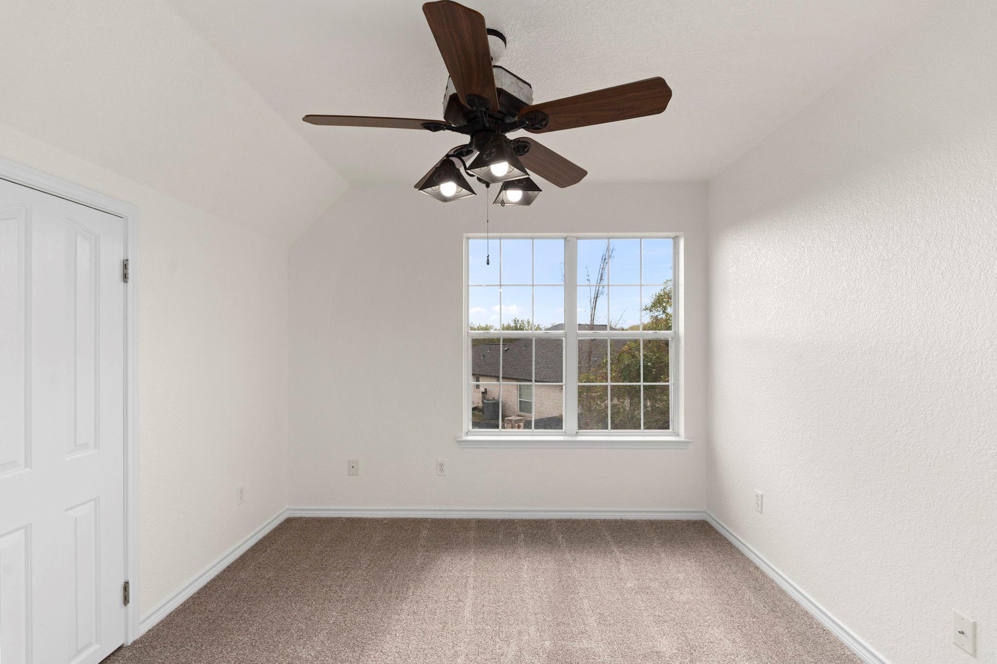 441 Thomas Dr, Martindale, TX 78655