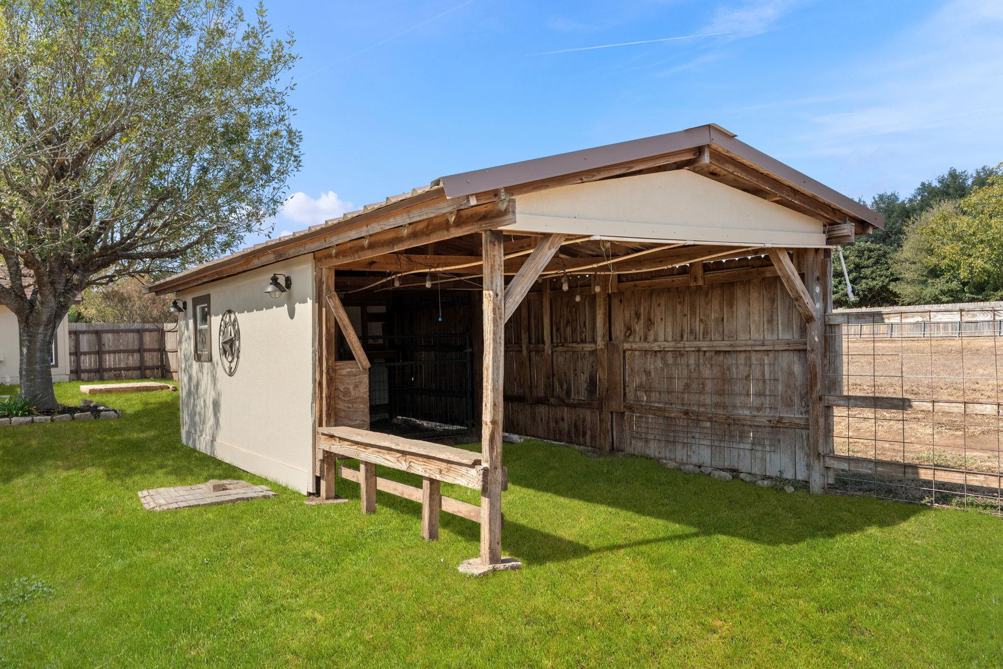 441 Thomas Dr, Martindale, TX 78655