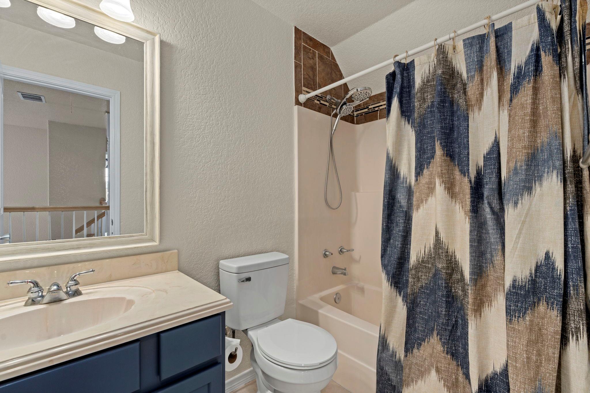 441 Thomas Dr, Martindale, TX 78655