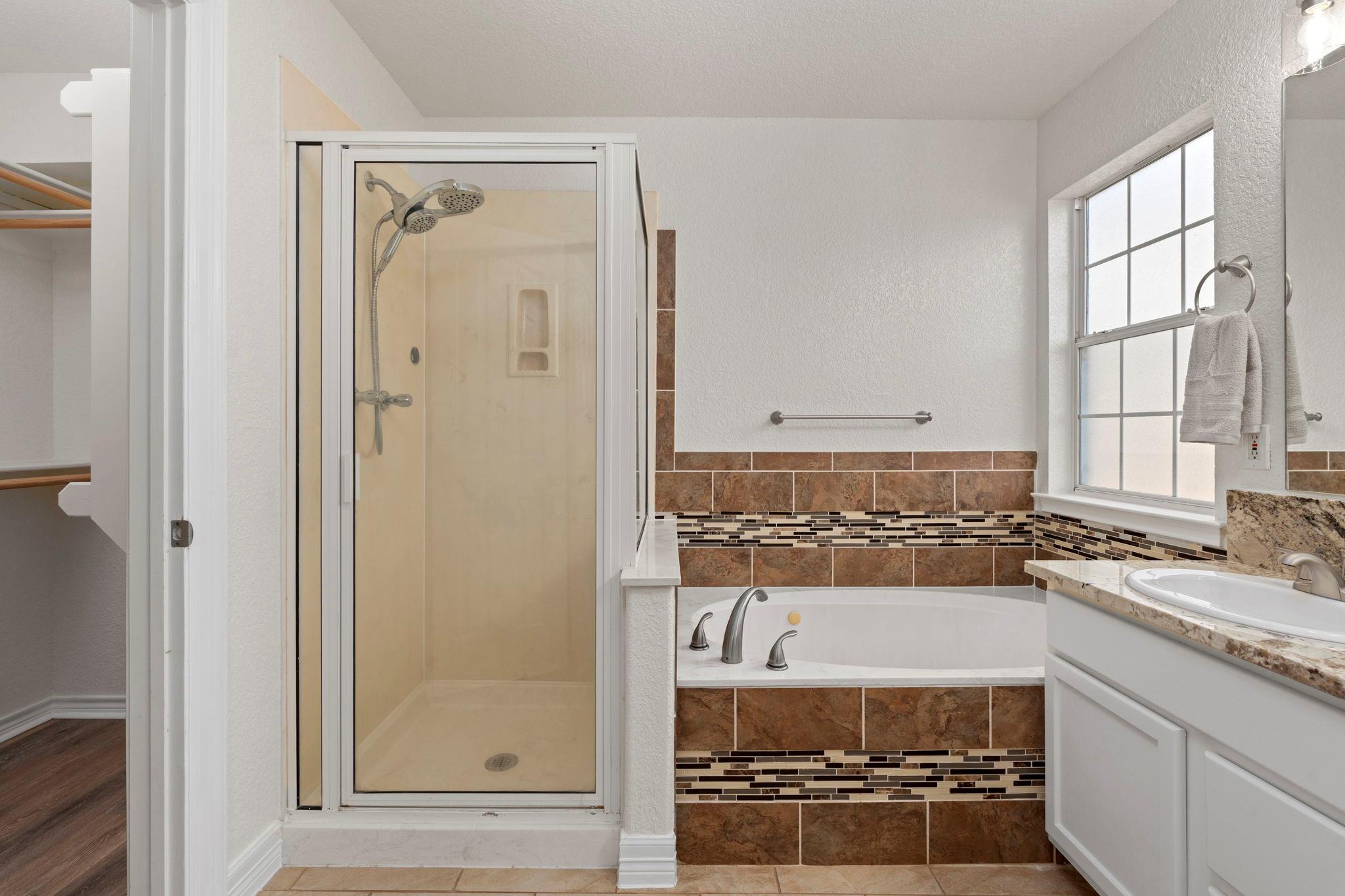 441 Thomas Dr, Martindale, TX 78655