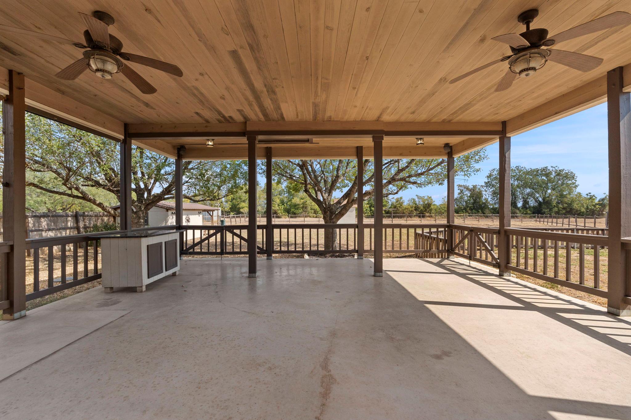 441 Thomas Dr, Martindale, TX 78655