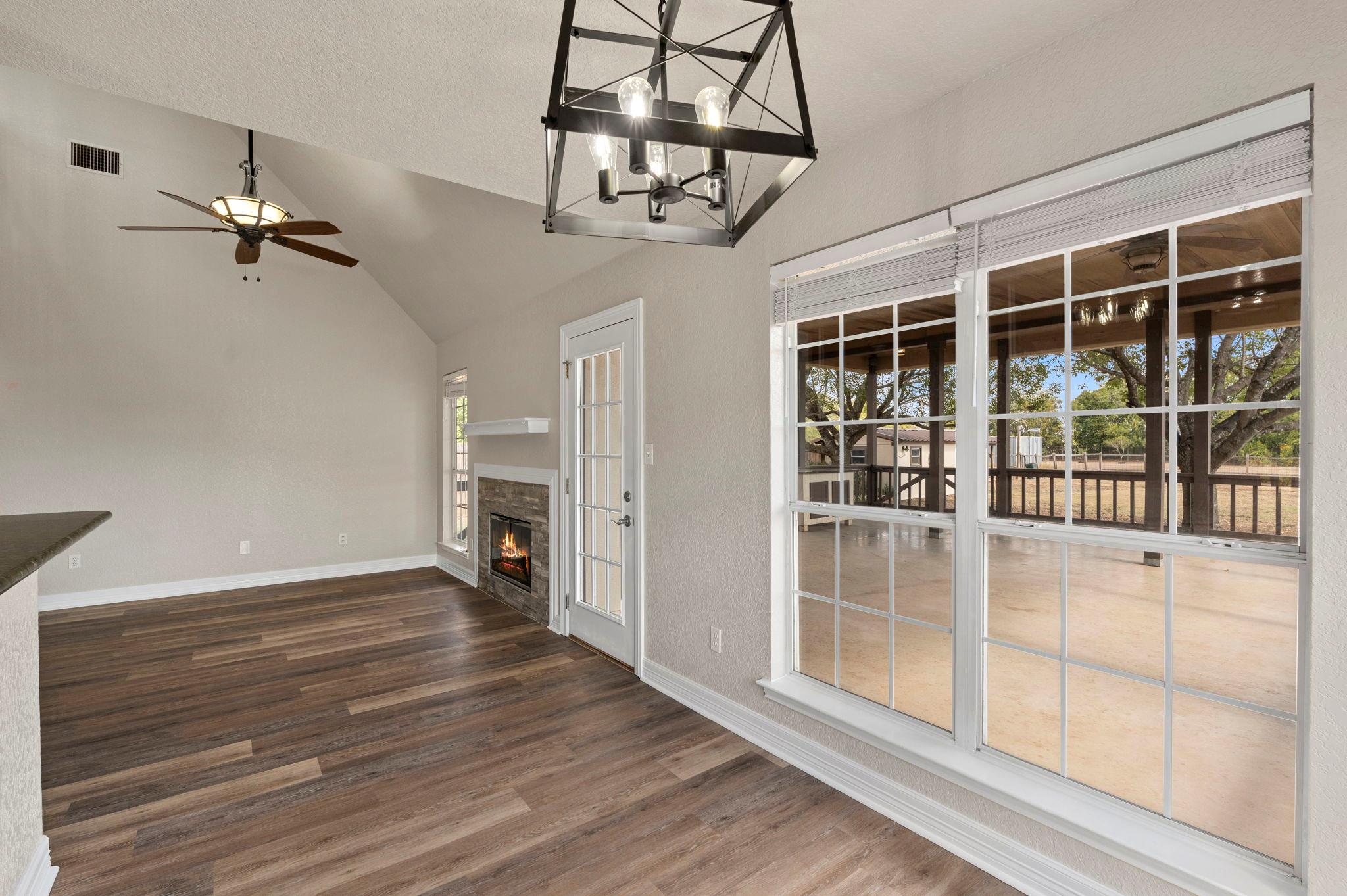 441 Thomas Dr, Martindale, TX 78655