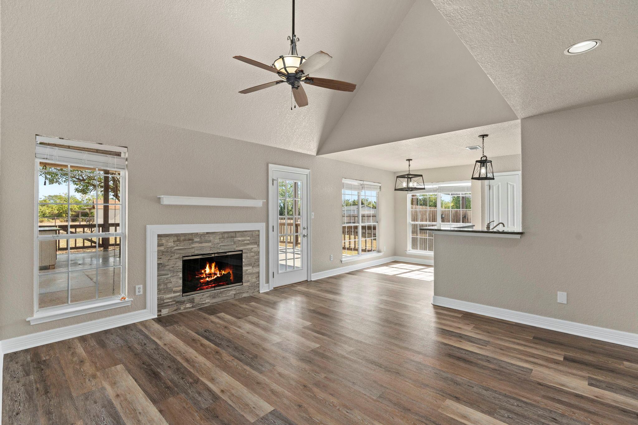 441 Thomas Dr, Martindale, TX 78655