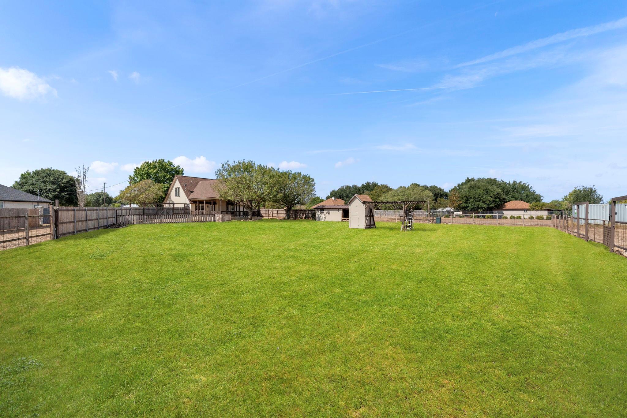 441 Thomas Dr, Martindale, TX 78655