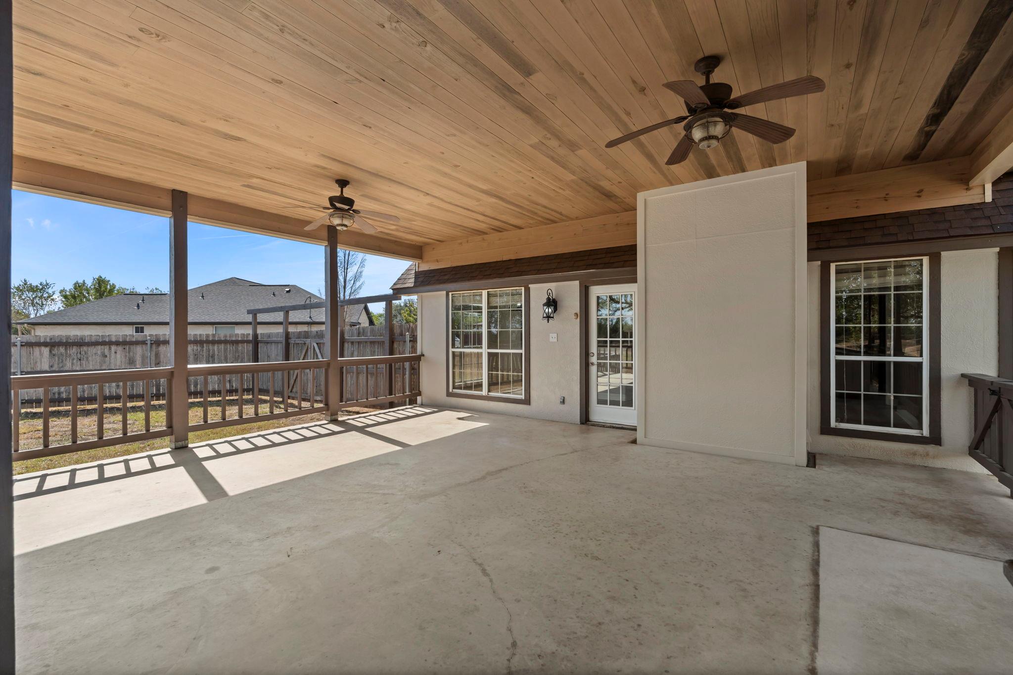 441 Thomas Dr, Martindale, TX 78655