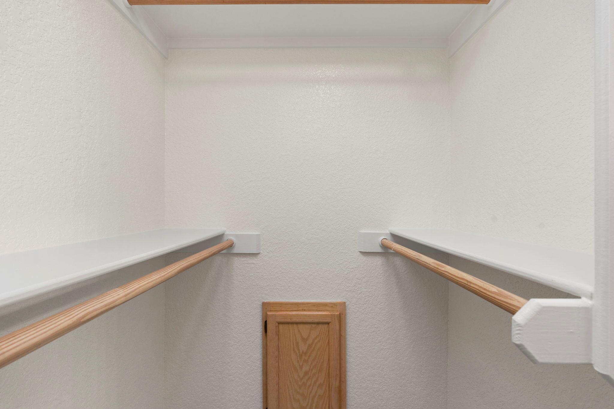 441 Thomas Dr, Martindale, TX 78655