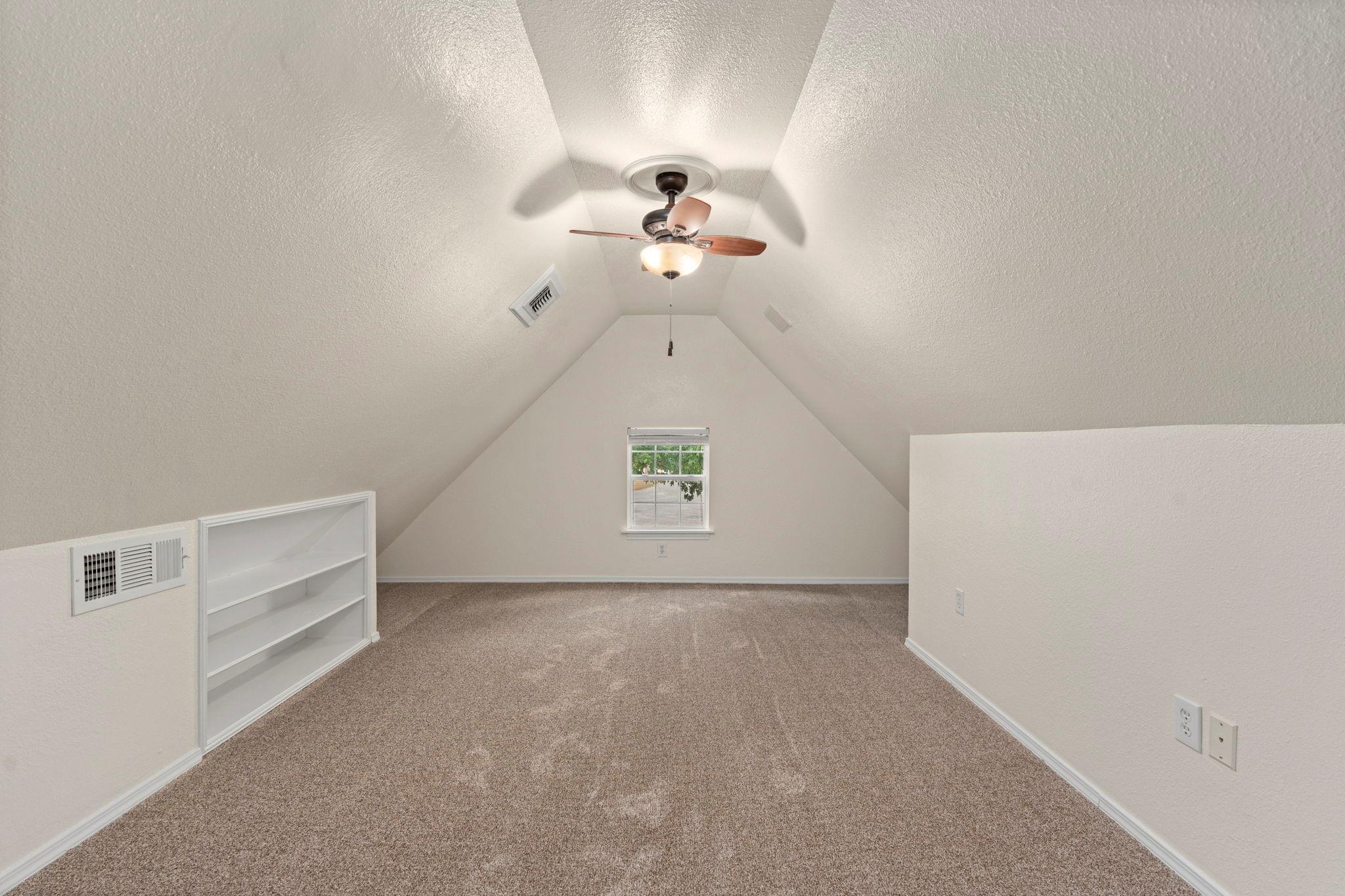 441 Thomas Dr, Martindale, TX 78655