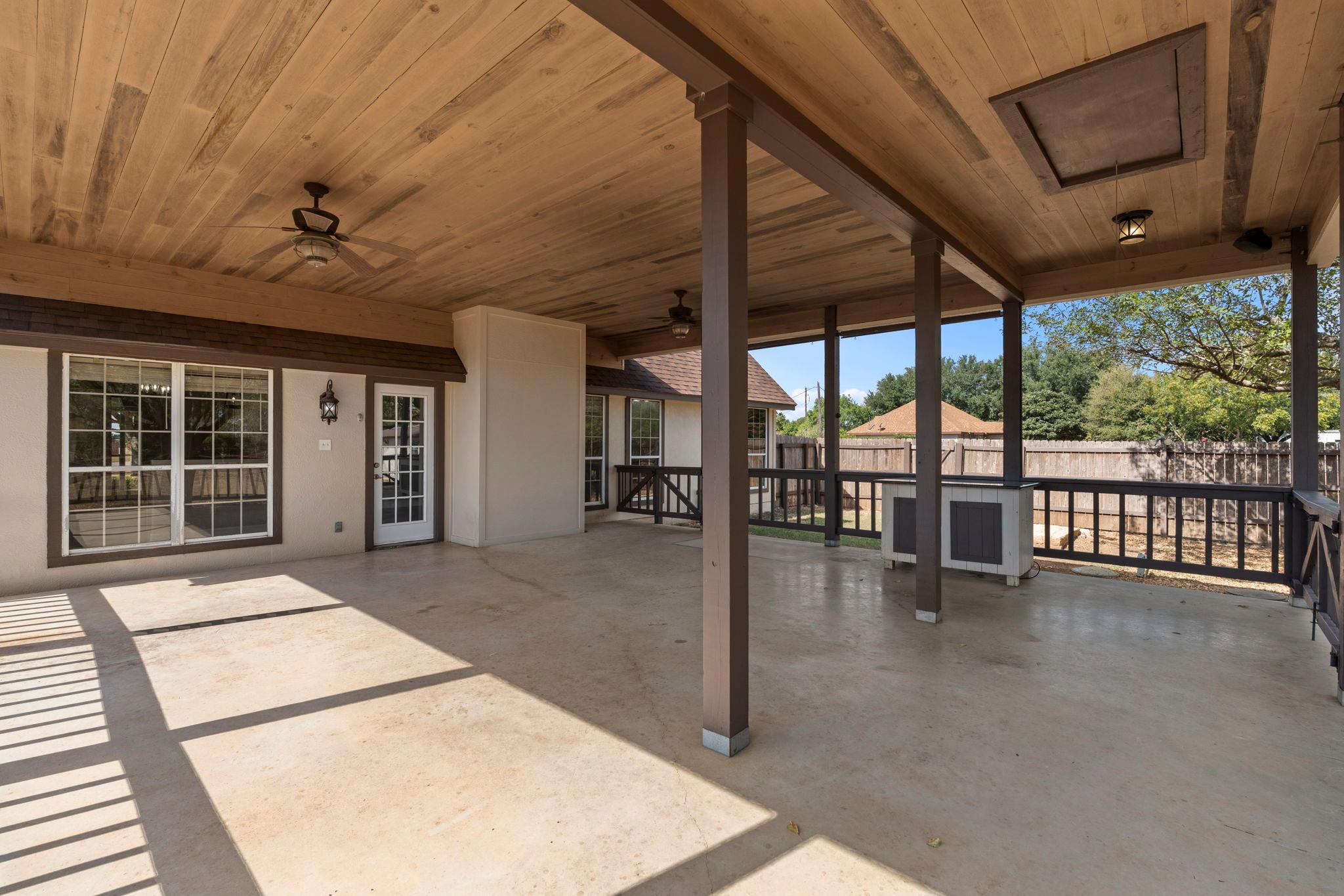 441 Thomas Dr, Martindale, TX 78655