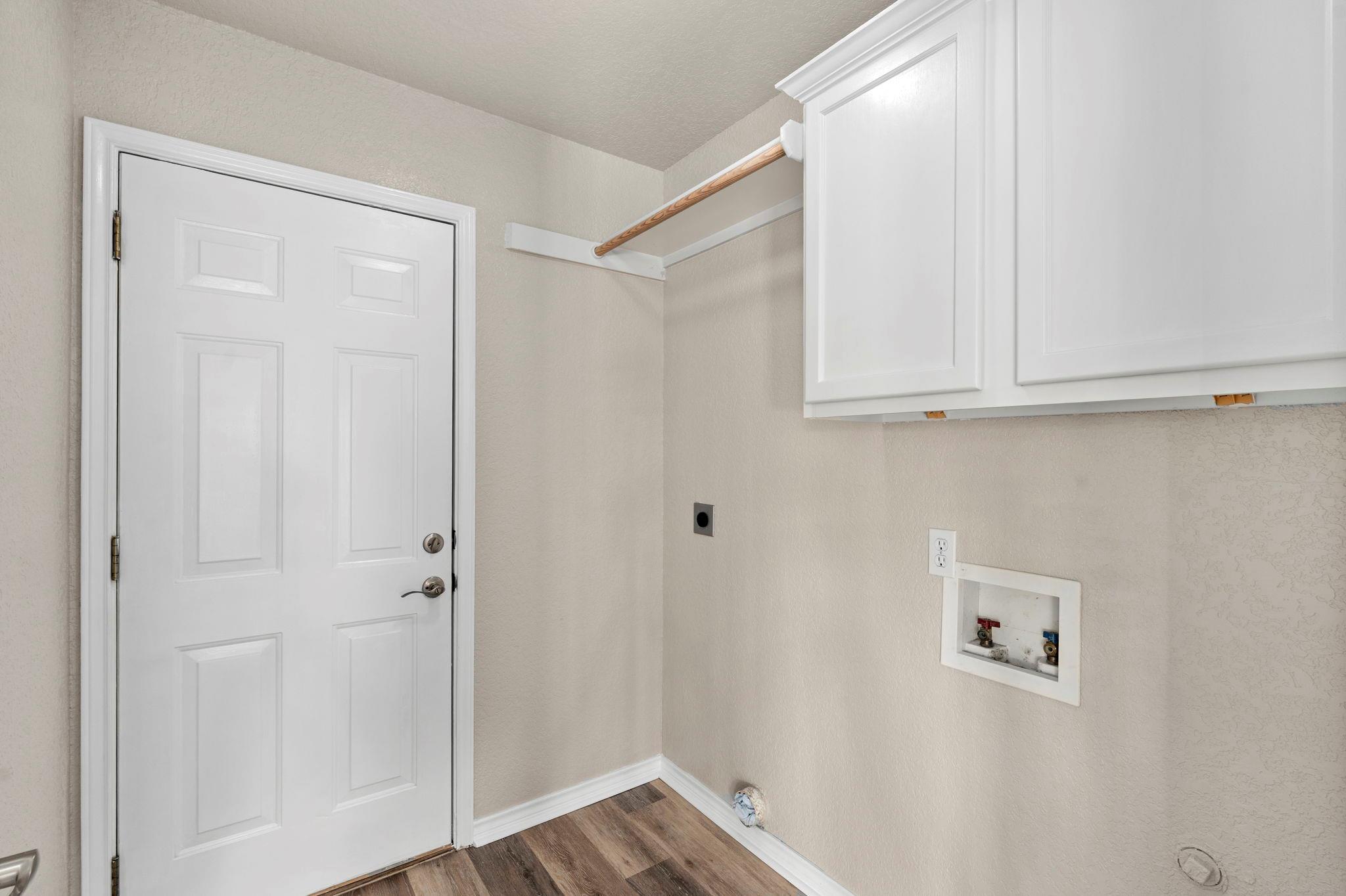 441 Thomas Dr, Martindale, TX 78655