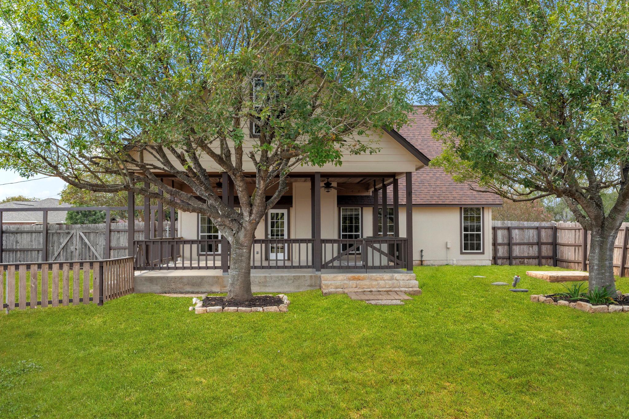 441 Thomas Dr, Martindale, TX 78655